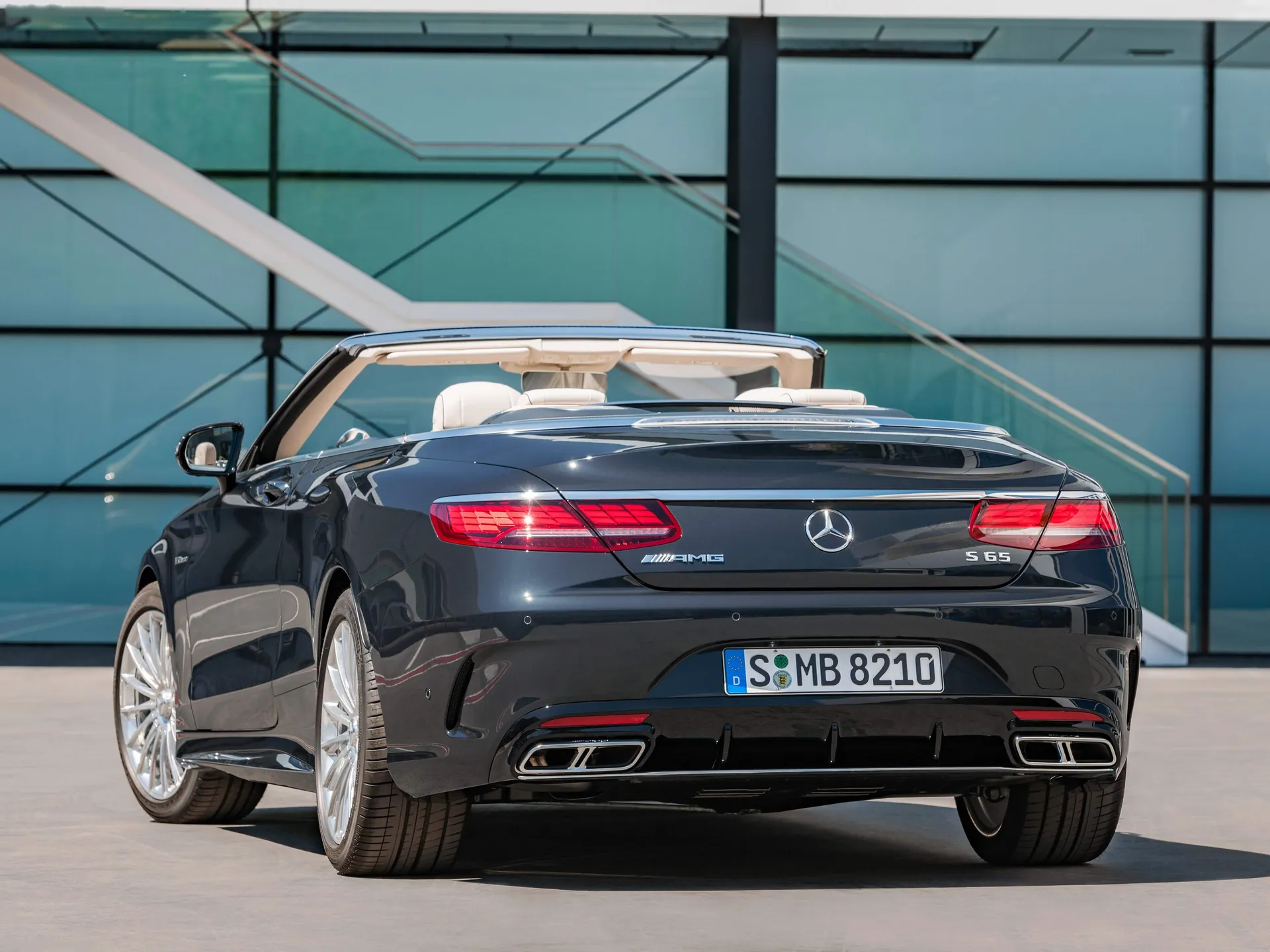 Mercedes-Benz S65 AMG Cabriolet (2018) – zadní tříčtvrteční pohled