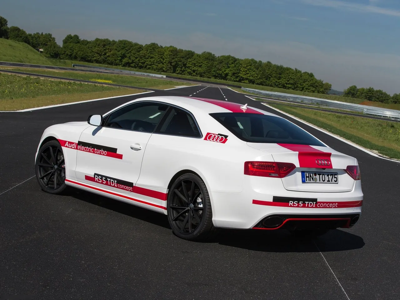Audi RS5 TDI Concept (2014) – zadní tříčtvrteční pohled