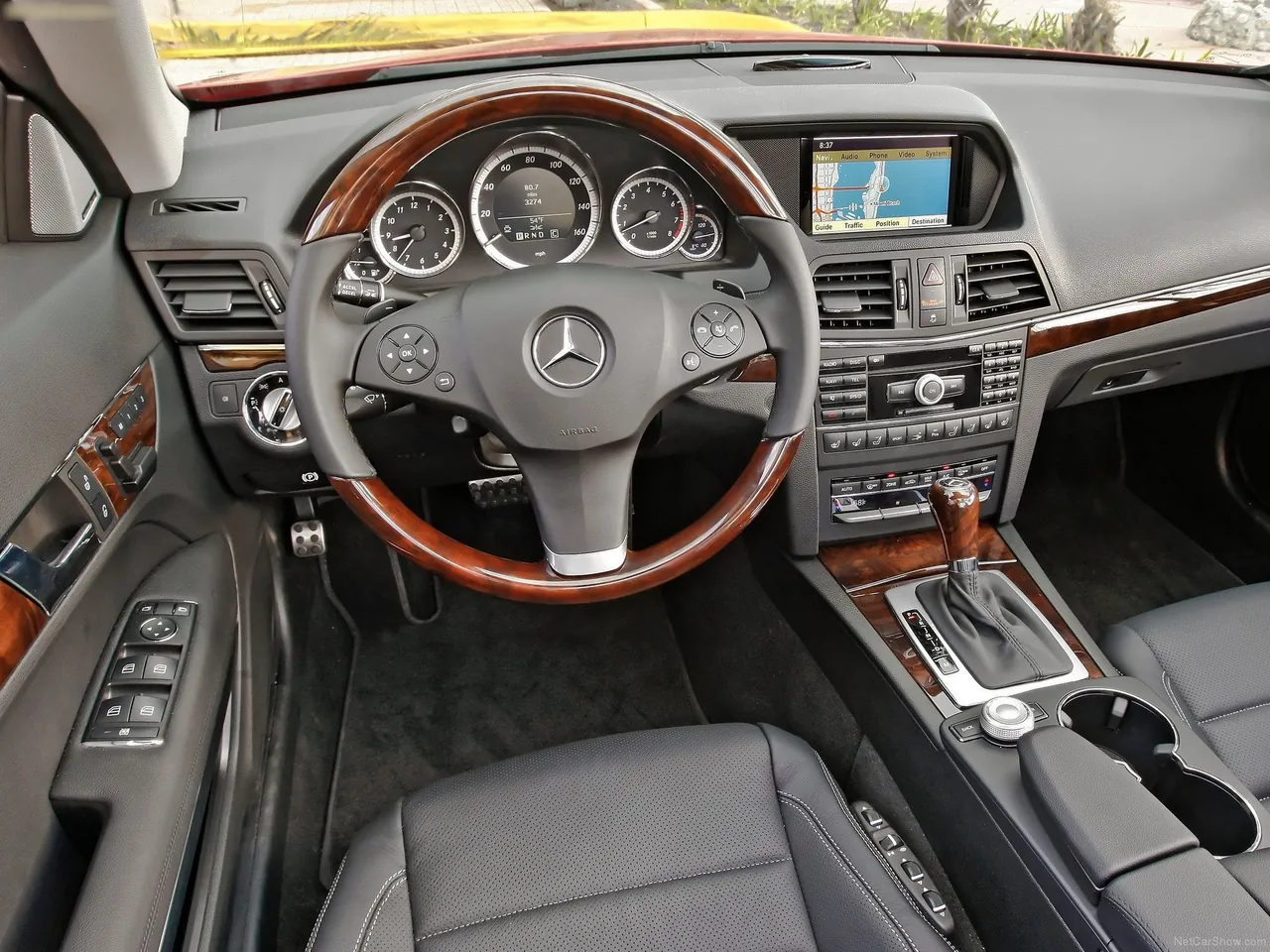 Mercedes-Benz E550 Cabriolet (2011) – interiér