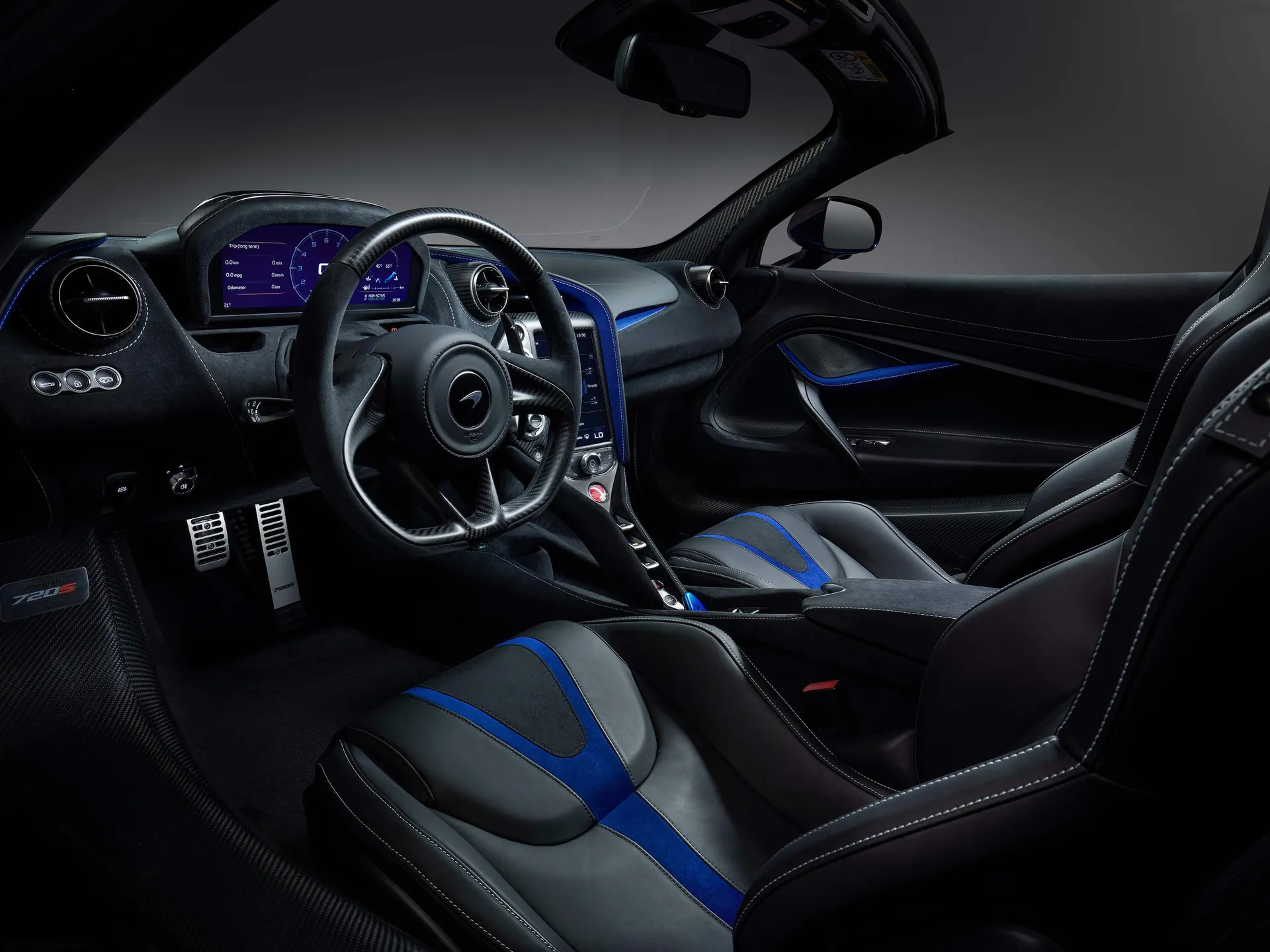 McLaren 720S Spider by MSO (2019) – interiér