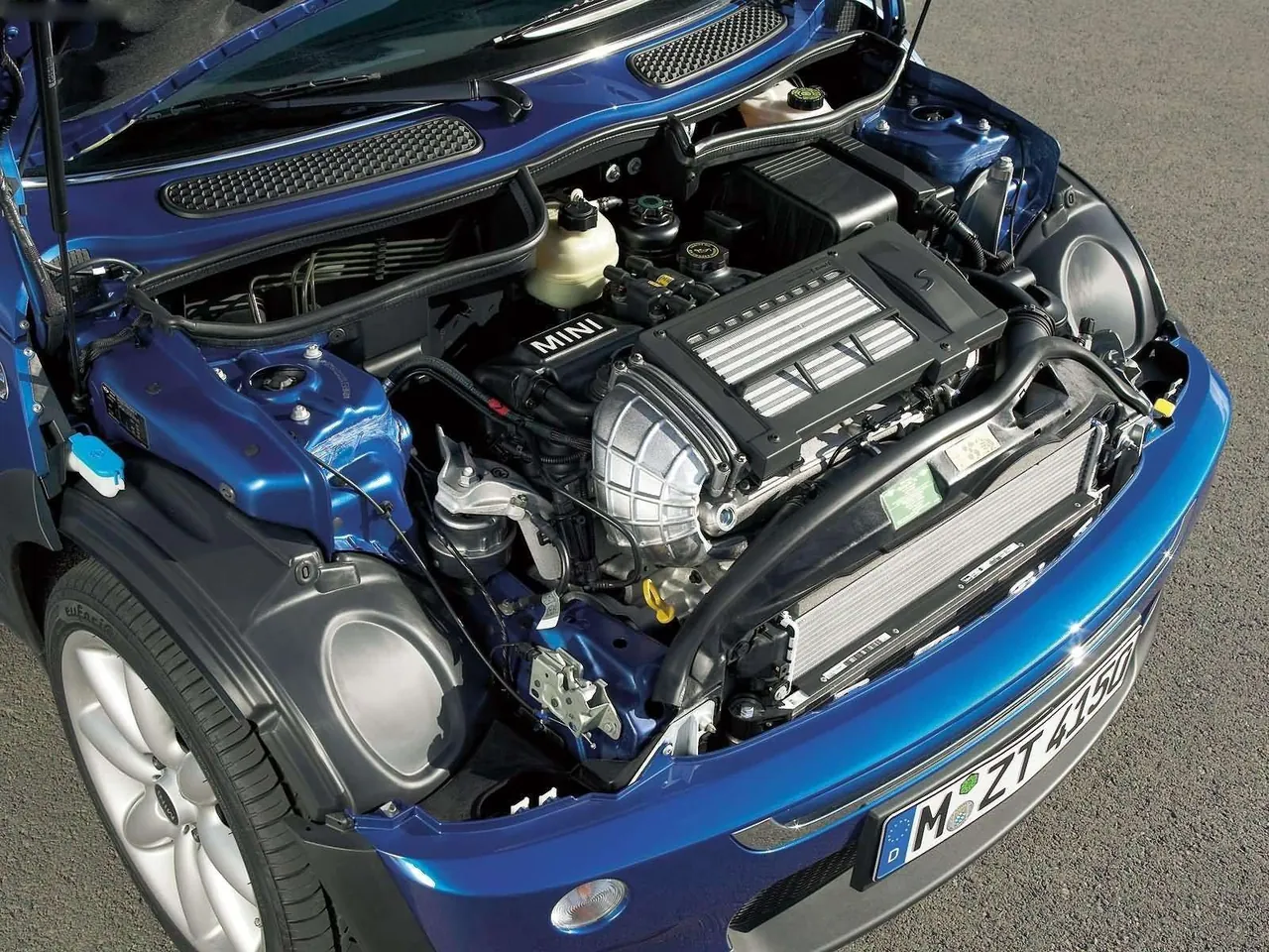 Mini Cooper S (2004) – motorový prostor