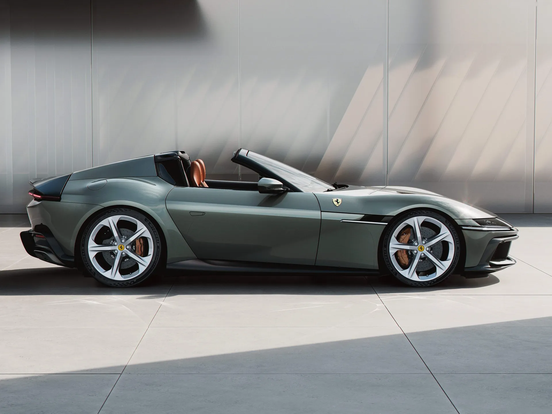 Ferrari 12Cilindri Spider (2025) – boční profil