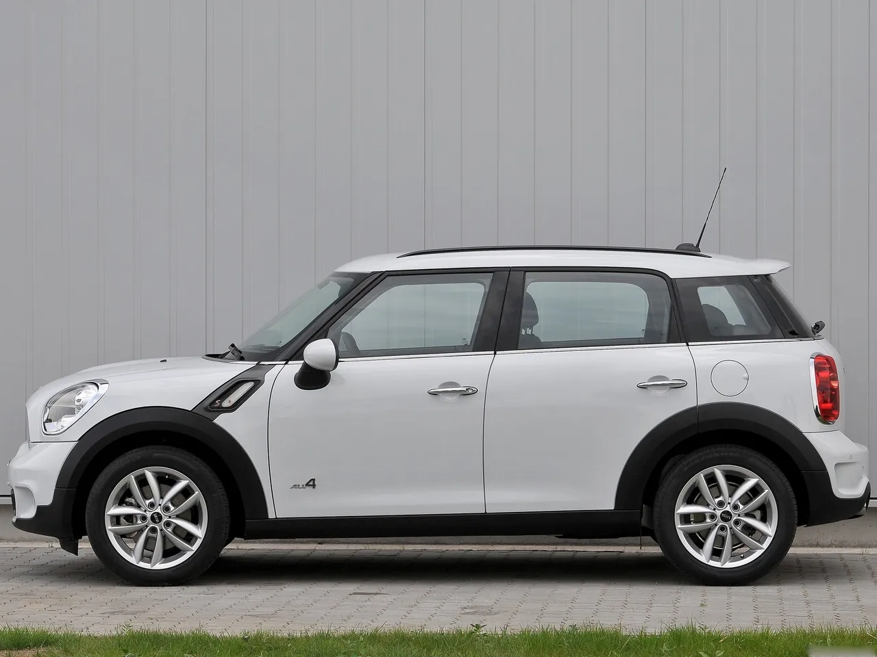 Mini Countryman (2011) – boční profil