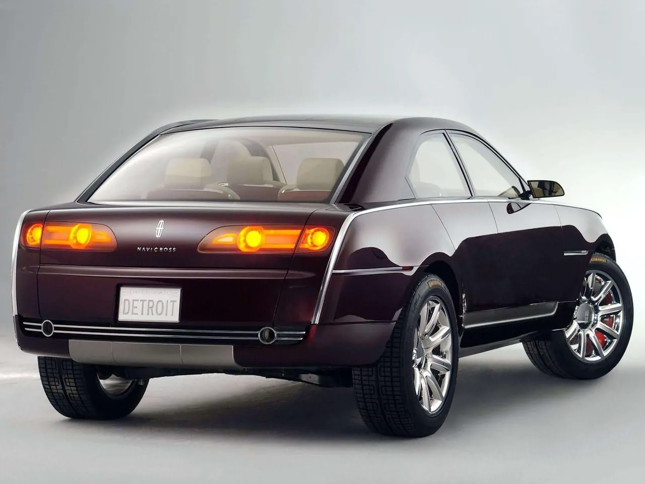 Lincoln Navicross Concept (2003) – zadní tříčtvrteční pohled