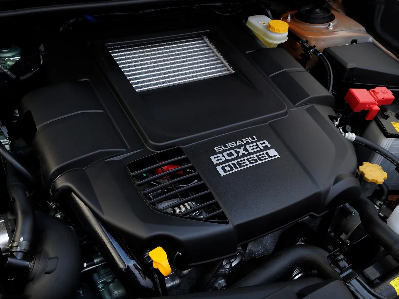 Subaru XV (2012) – motorový prostor