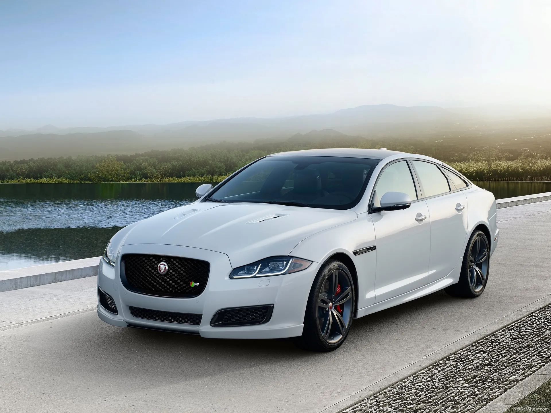 Jaguar XJ (2016)