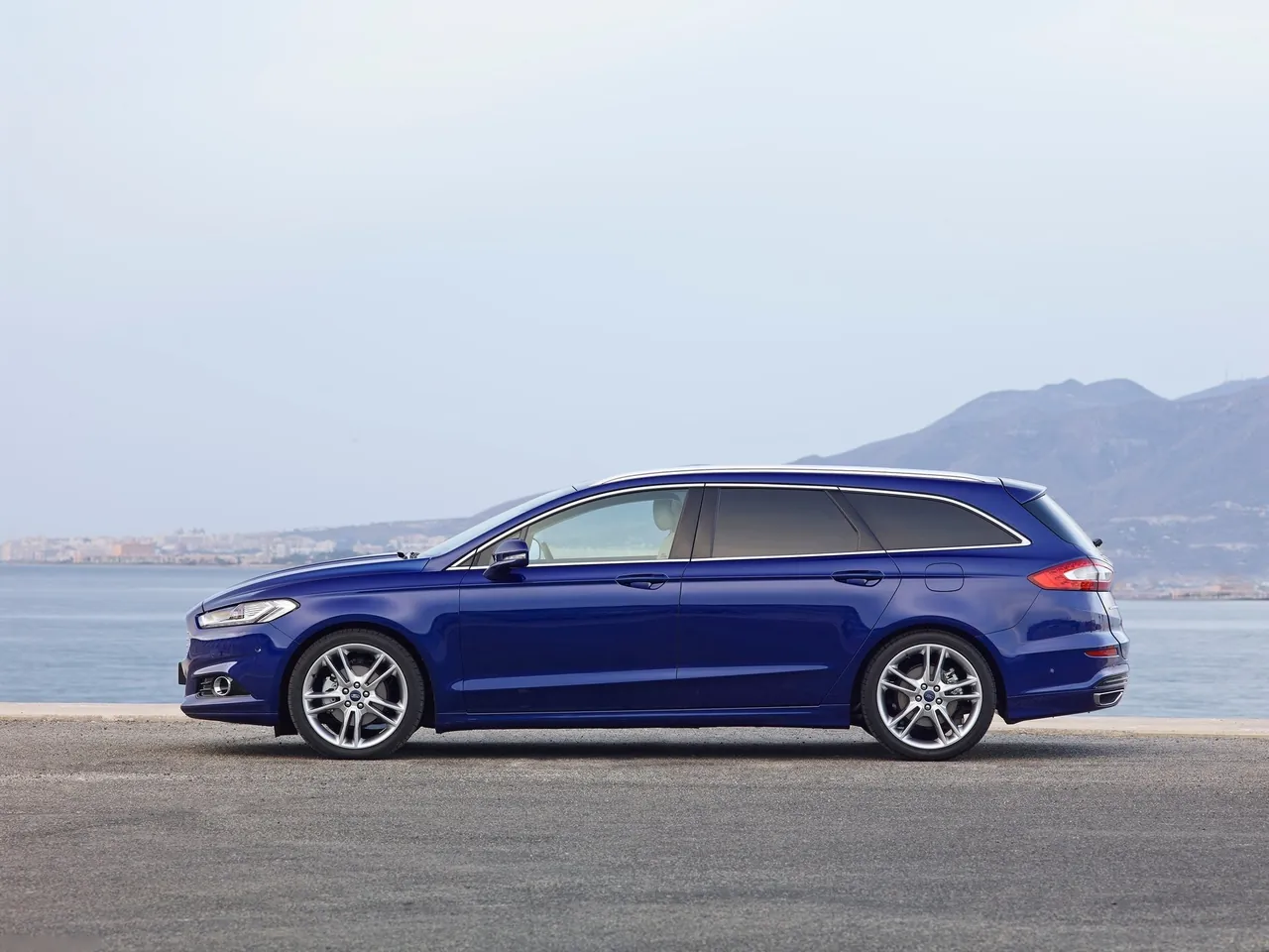 Ford Mondeo Wagon (2015) – boční profil