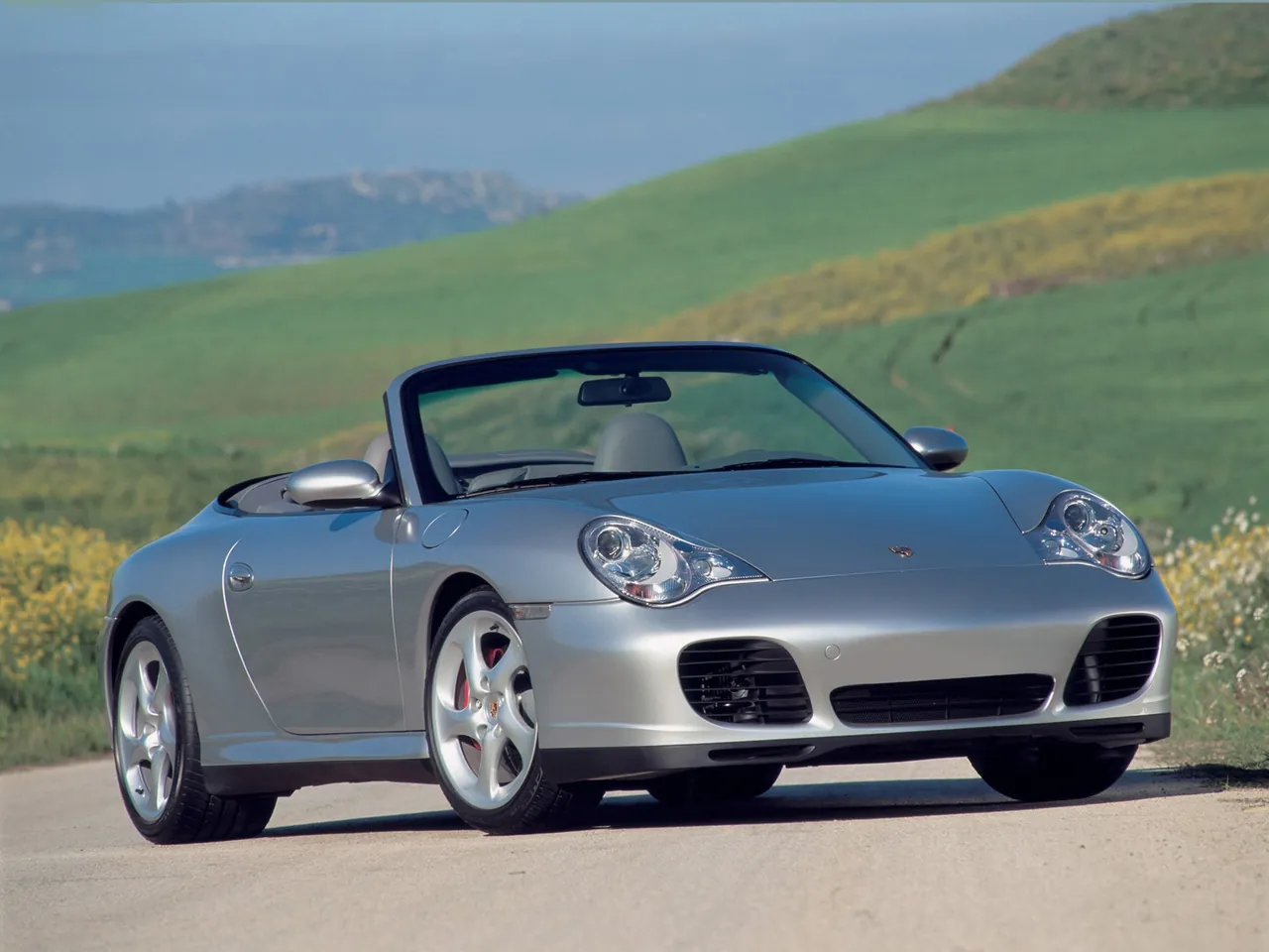 Porsche 911 Carrera 4S Cabriolet (2004)
