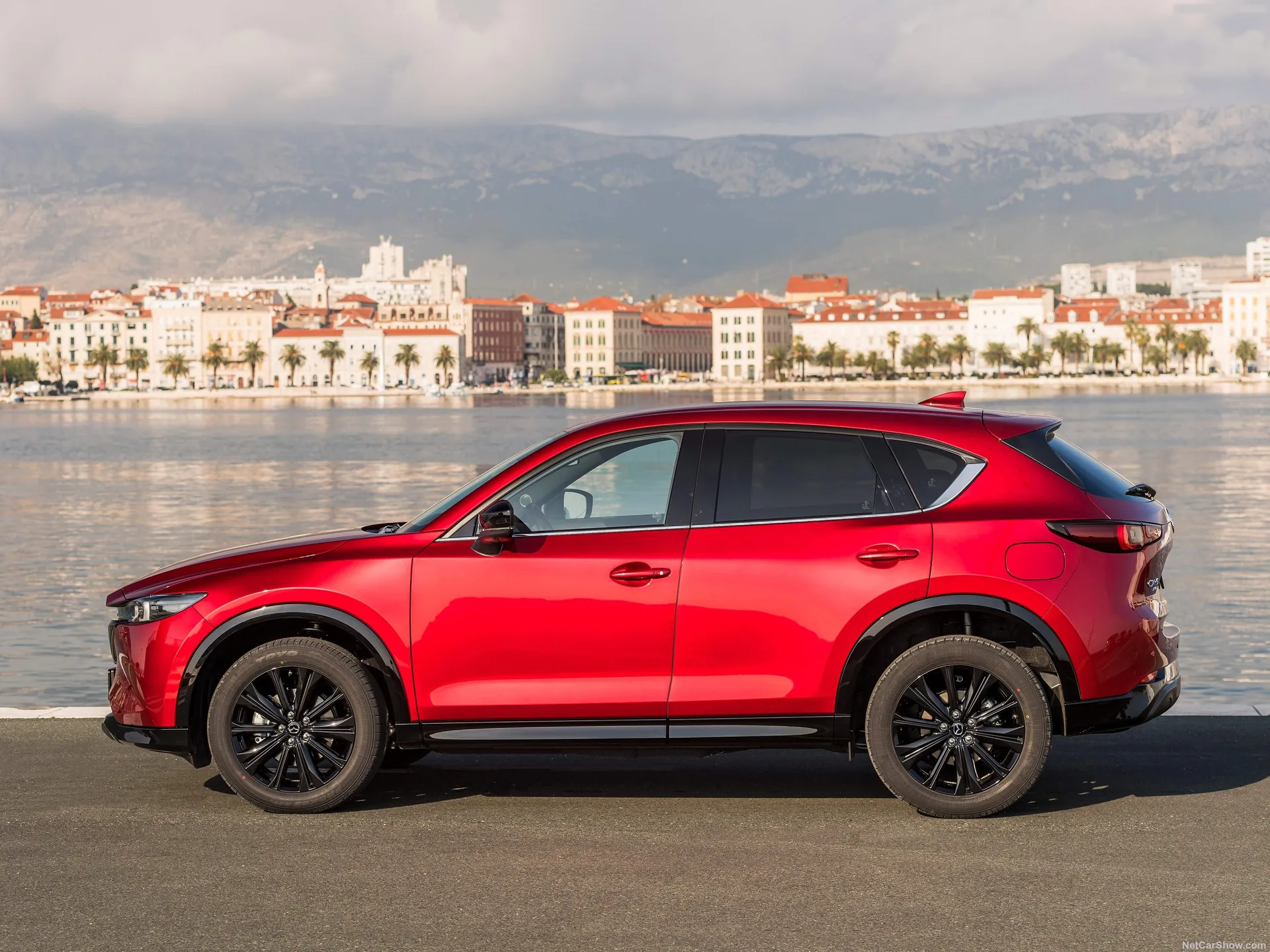 Mazda CX-5 (2023) – boční profil
