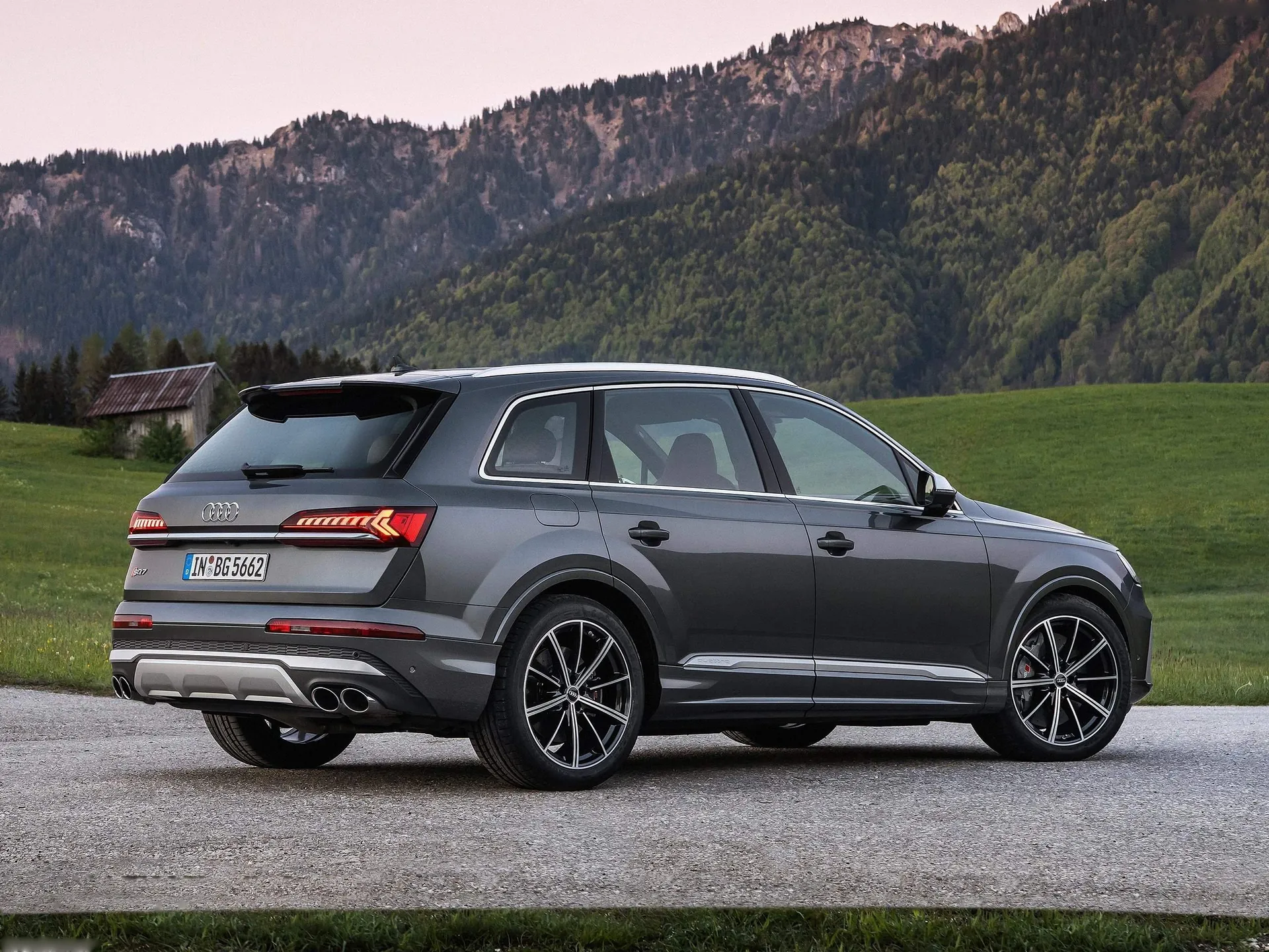 Audi SQ7 TFSI (2021) – zadní tříčtvrteční pohled