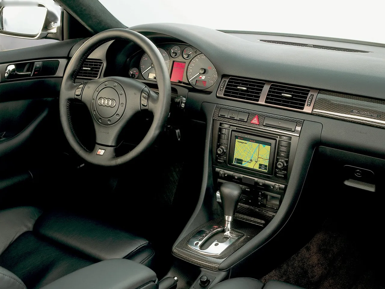 Audi S6 Avant (1999) – interiér