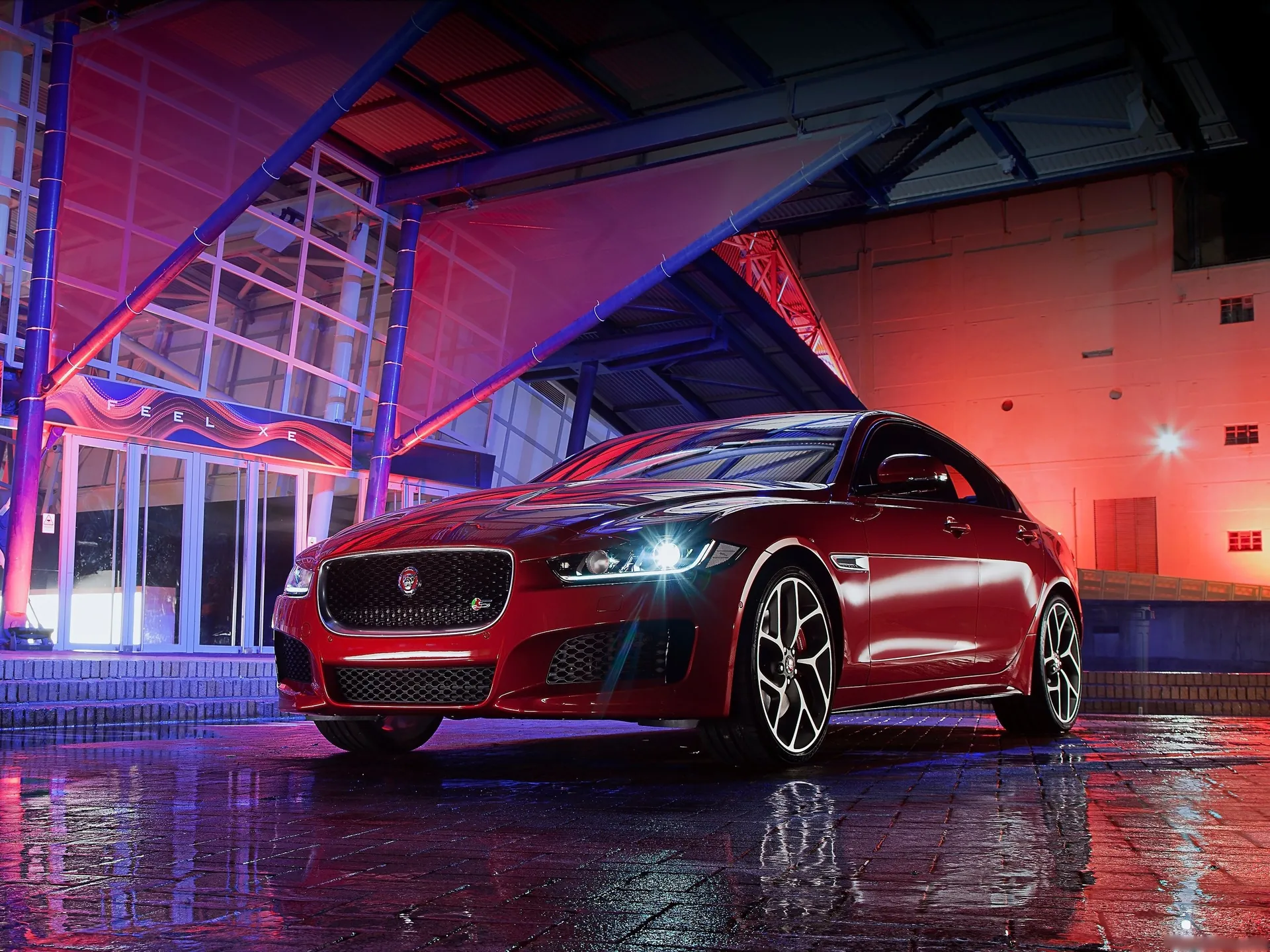 Jaguar XE S (2016)