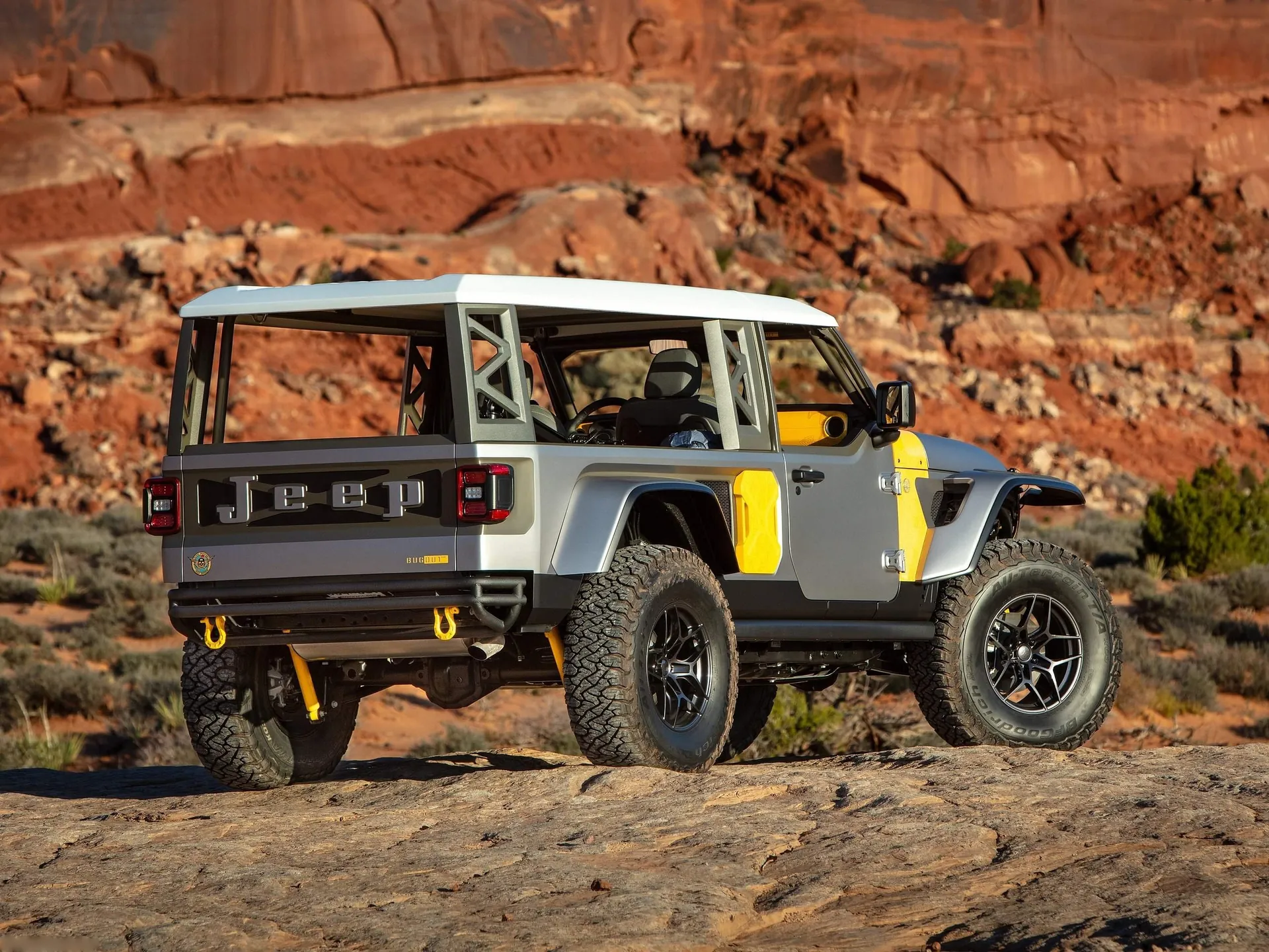 Jeep Bug Out 4xe Concept (2025) – zadní tříčtvrteční pohled