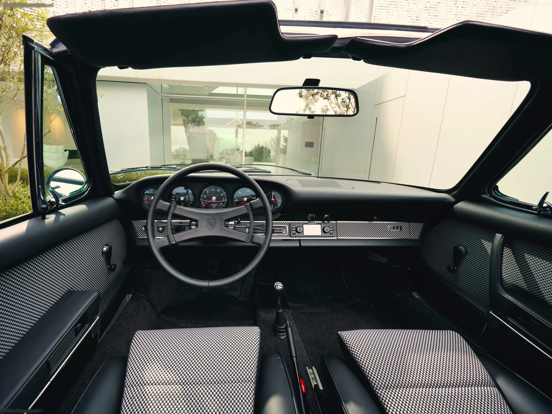 Porsche 911 S 2.4 Targa (1972) - Interior