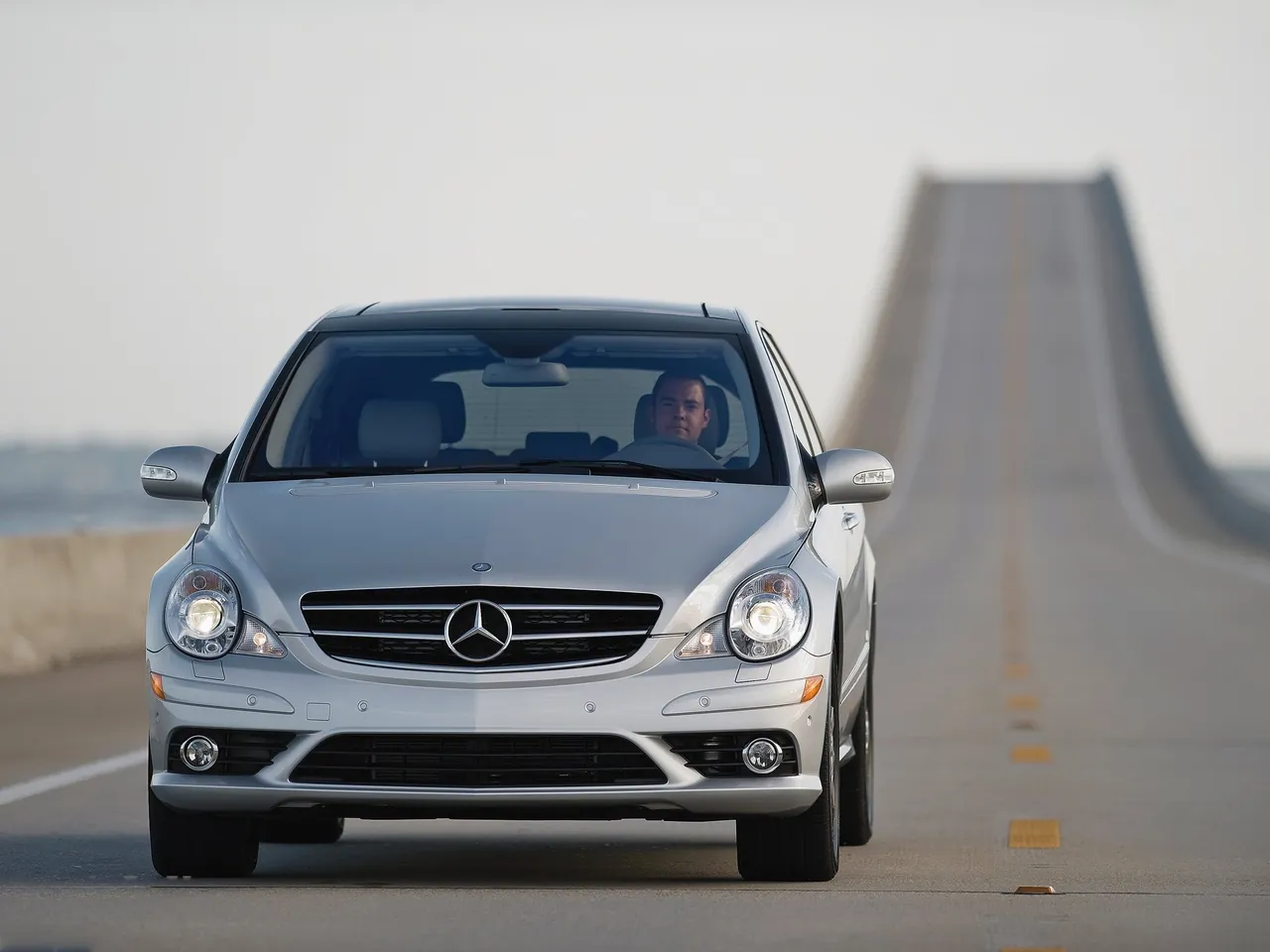 Mercedes-Benz R-Class (2008) - Front