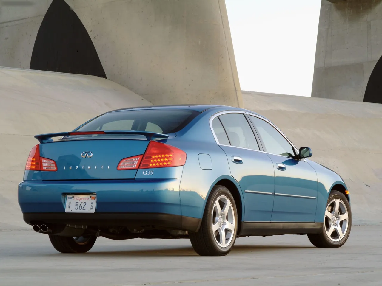 Infiniti G35 (2003) – zadní tříčtvrteční pohled