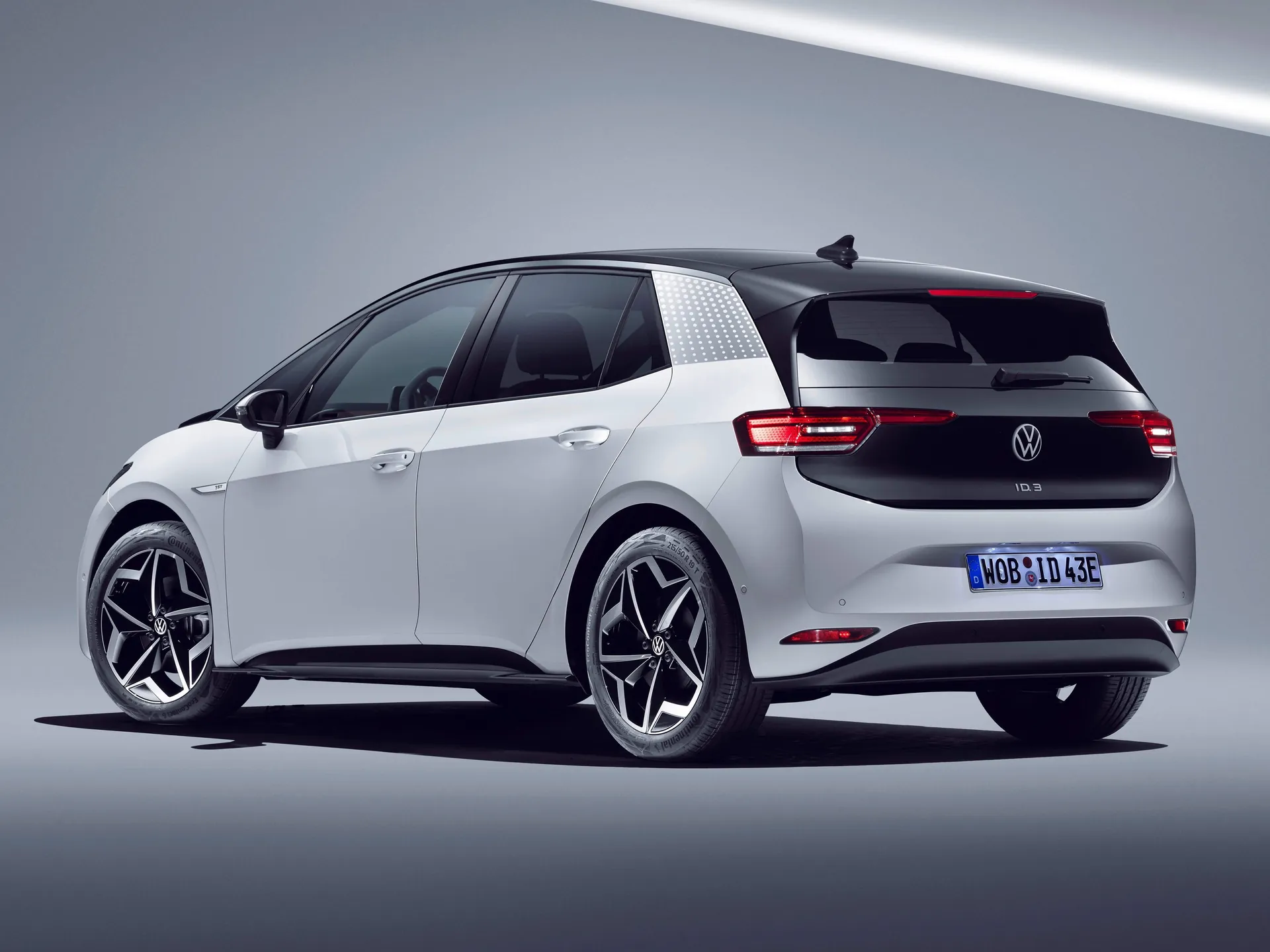 Volkswagen ID.3 1st Edition (2020) – zadní tříčtvrteční pohled
