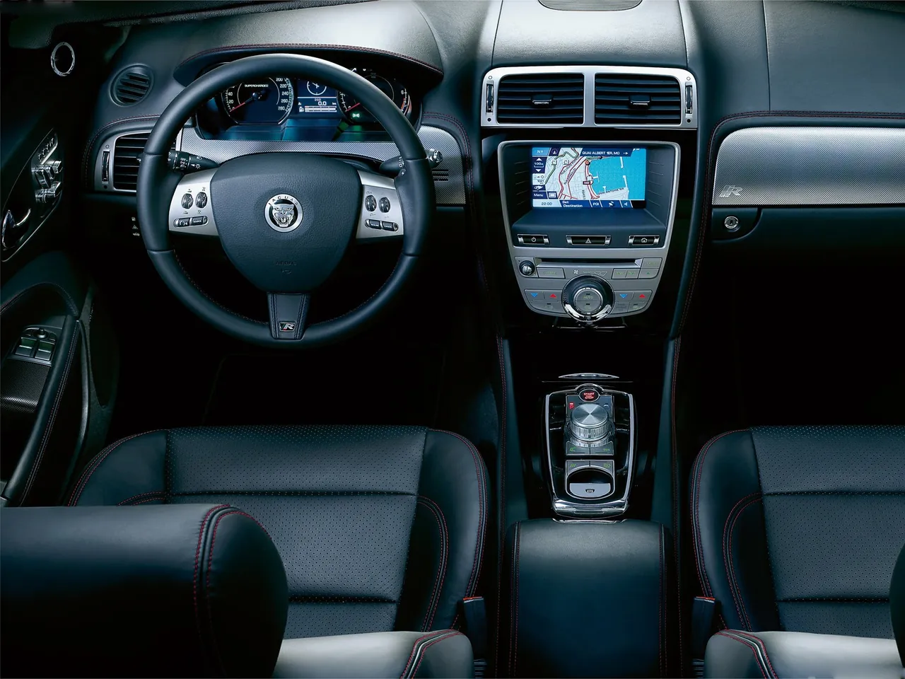 Jaguar XKR (2010) – interiér