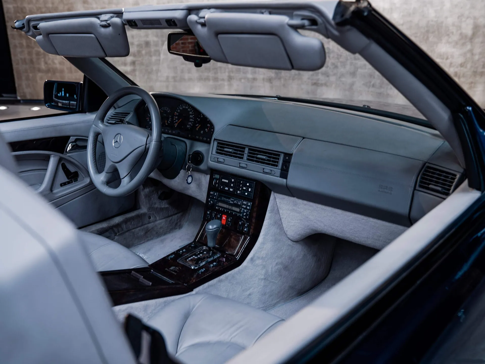 Mercedes-Benz SL 600 (1995) - Interior
