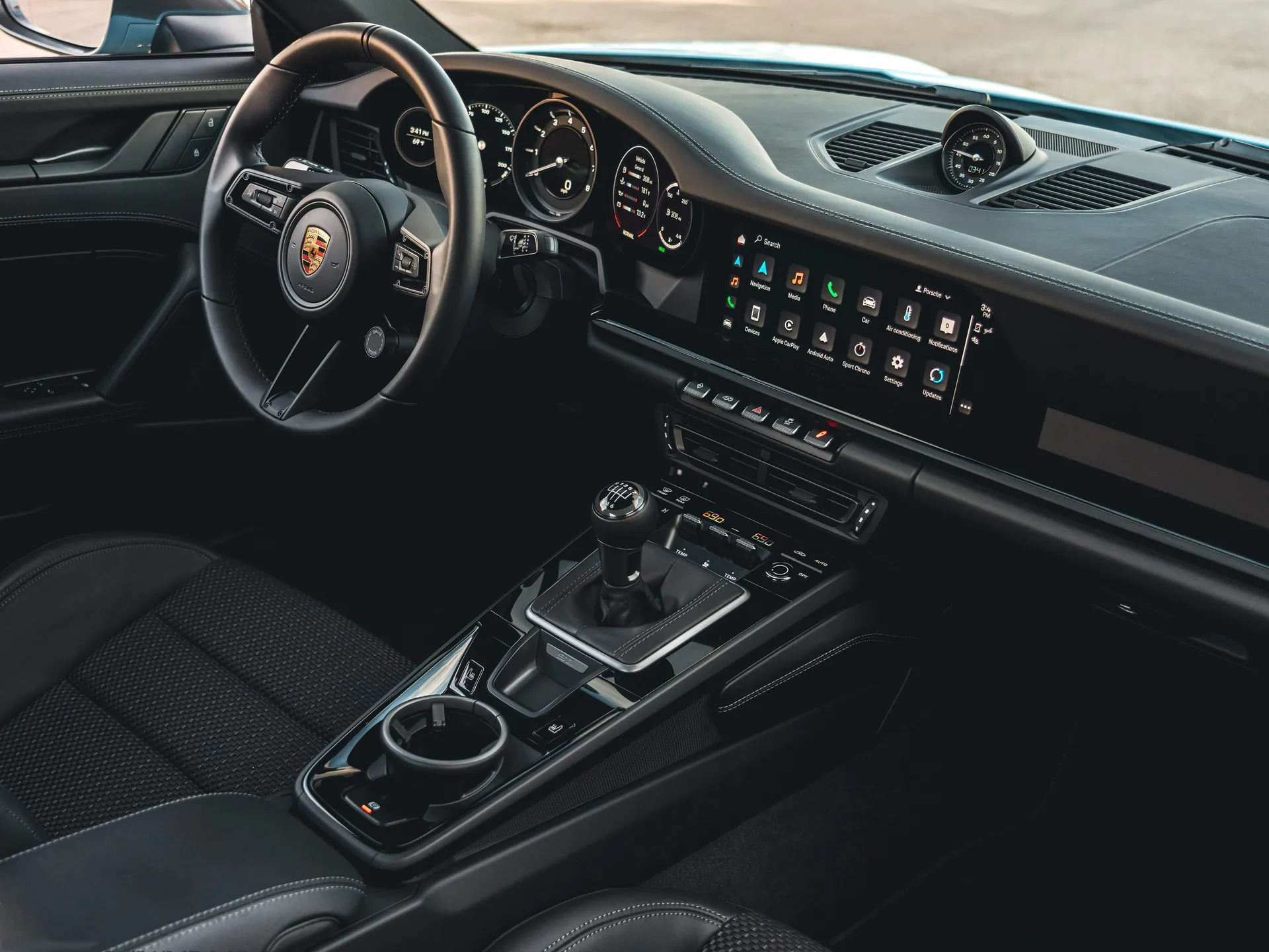 Porsche 911 Carrera T (2023) – interiér
