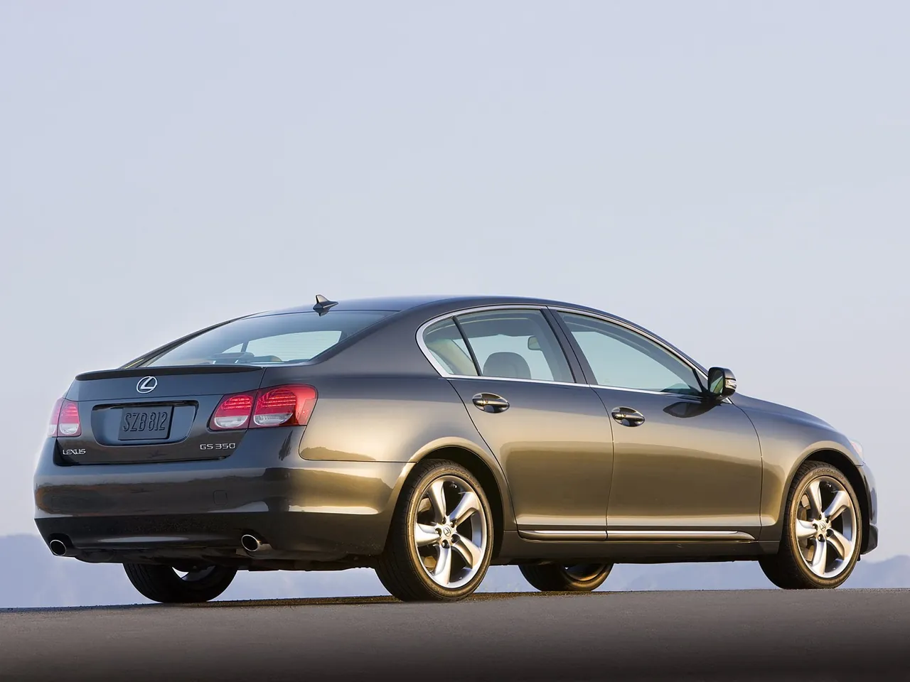 Lexus GS 350 (2009) – zadní tříčtvrteční pohled