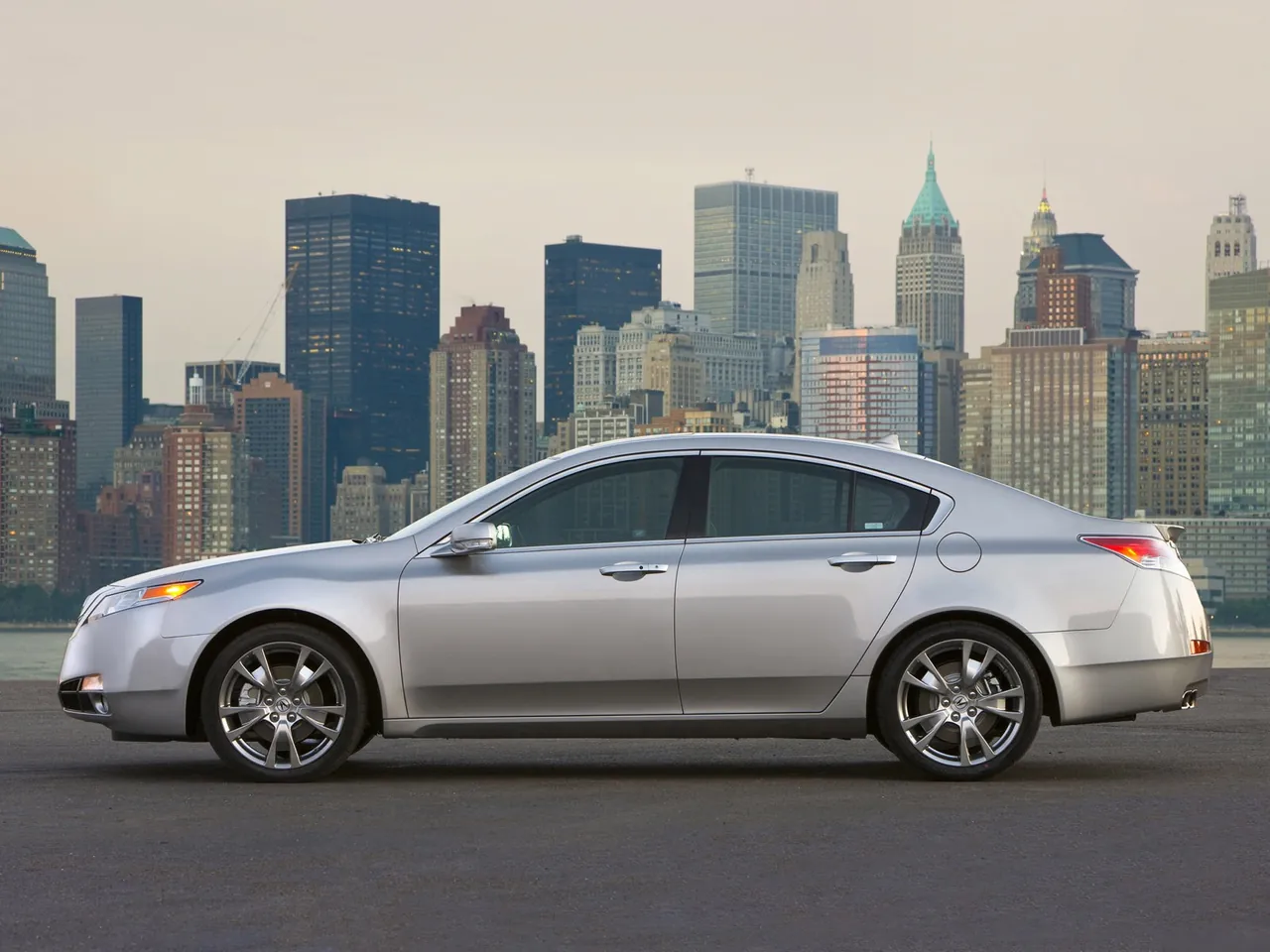 Acura TL (2009) – boční profil