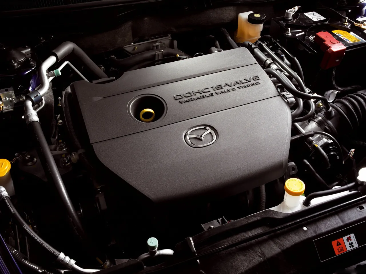 Mazda 6 Sedan (2008) – motorový prostor