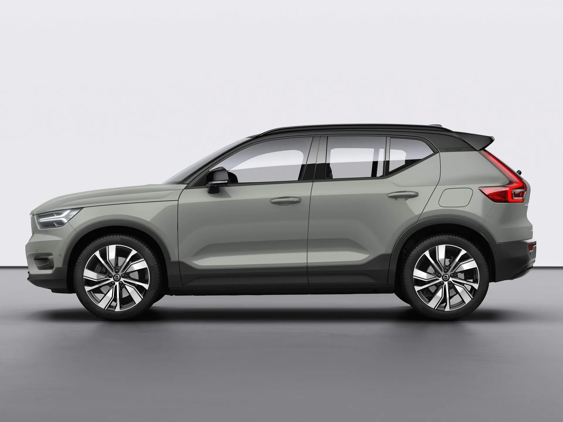 Volvo XC40 Recharge (2020) – boční profil