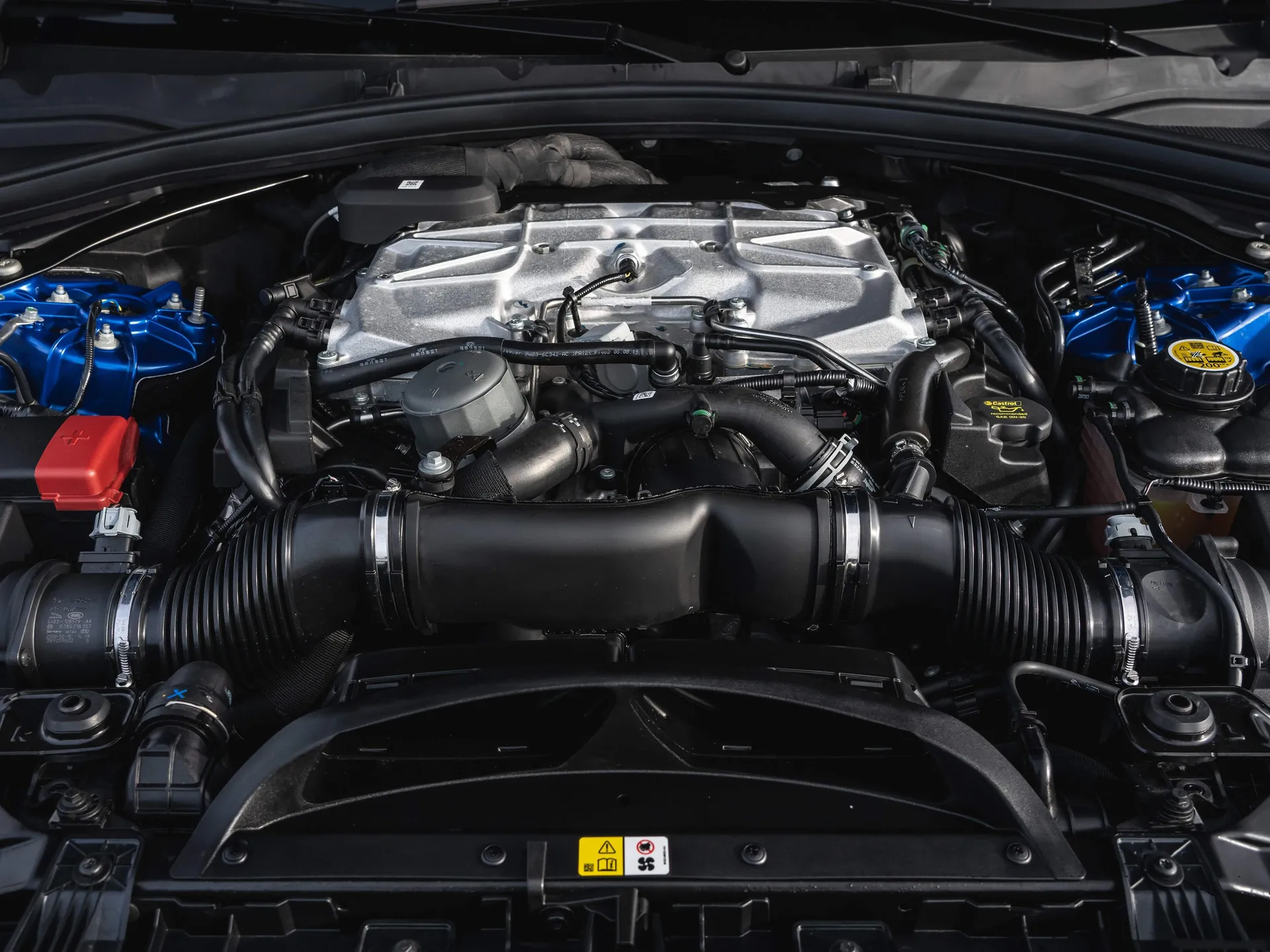Jaguar F-Pace SVR (2021) – motor
