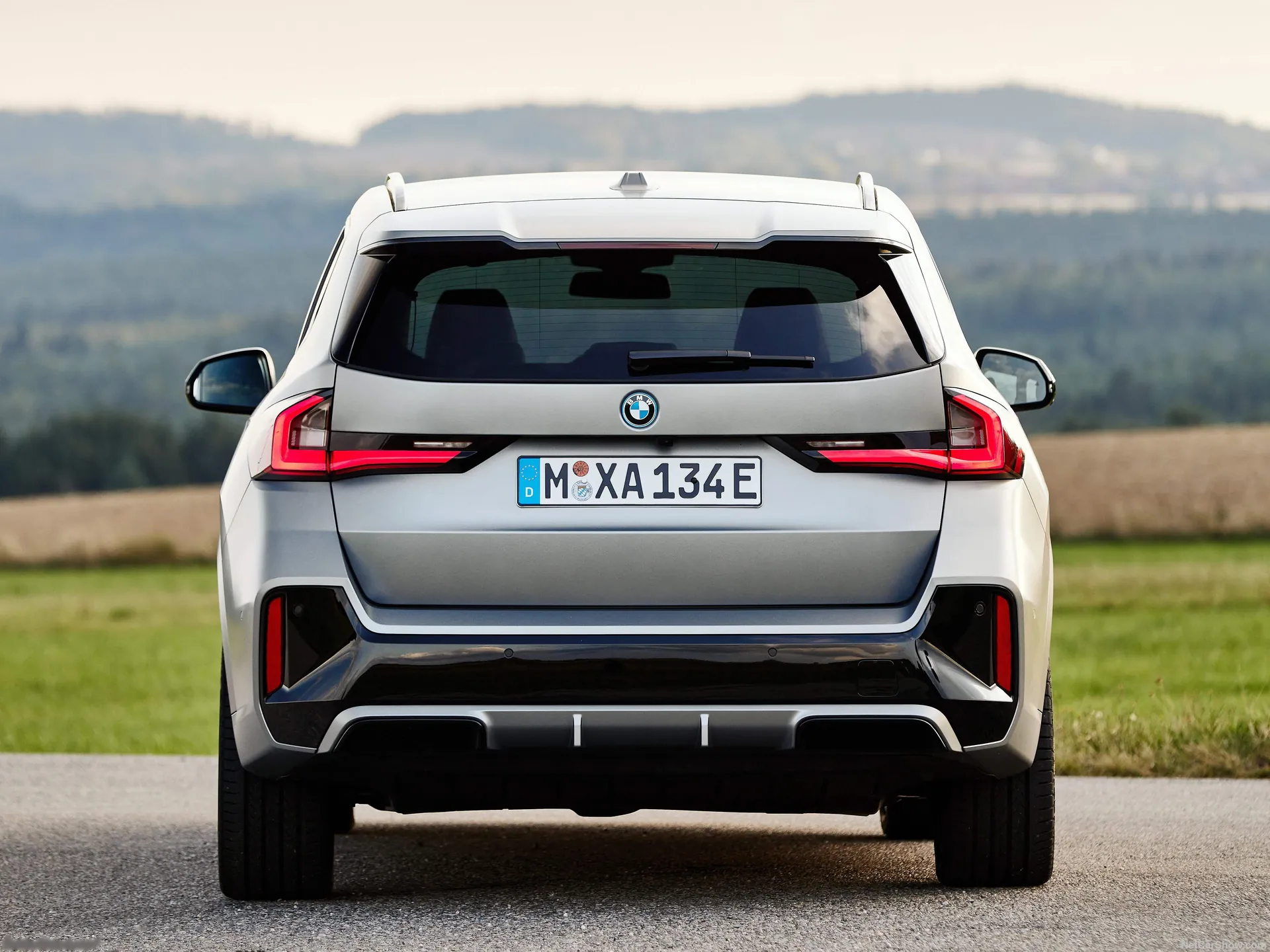 BMW iX1 (2023) – zezadu
