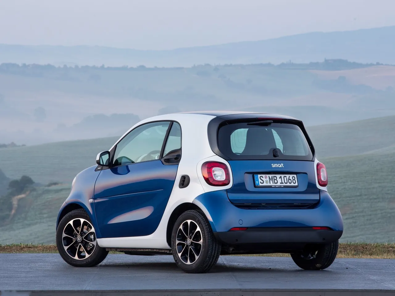 Smart fortwo (2015) – zadní tříčtvrteční pohled