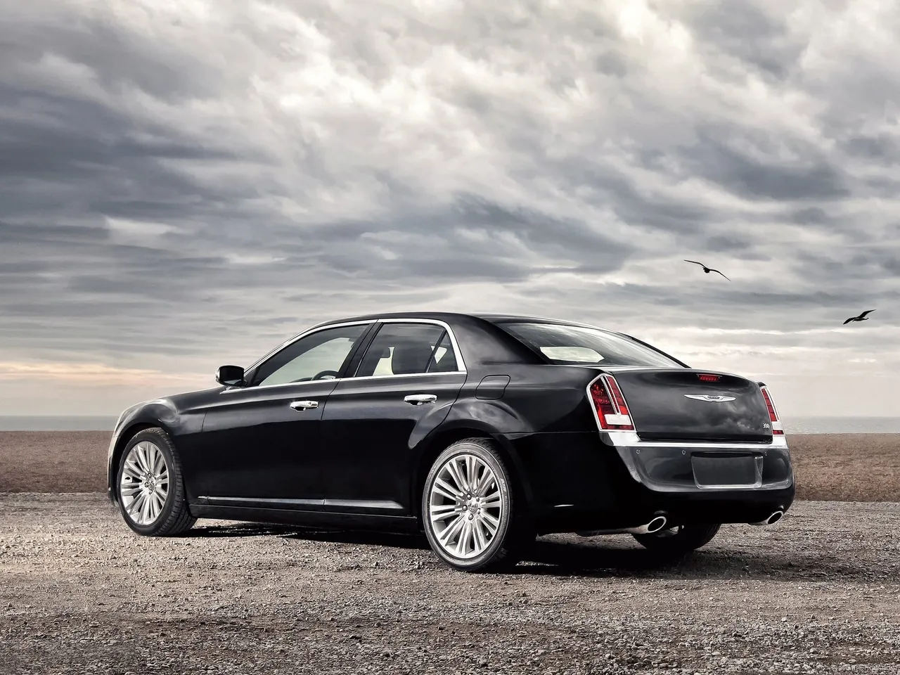 Chrysler 300 (2011) – zadní tříčtvrteční pohled