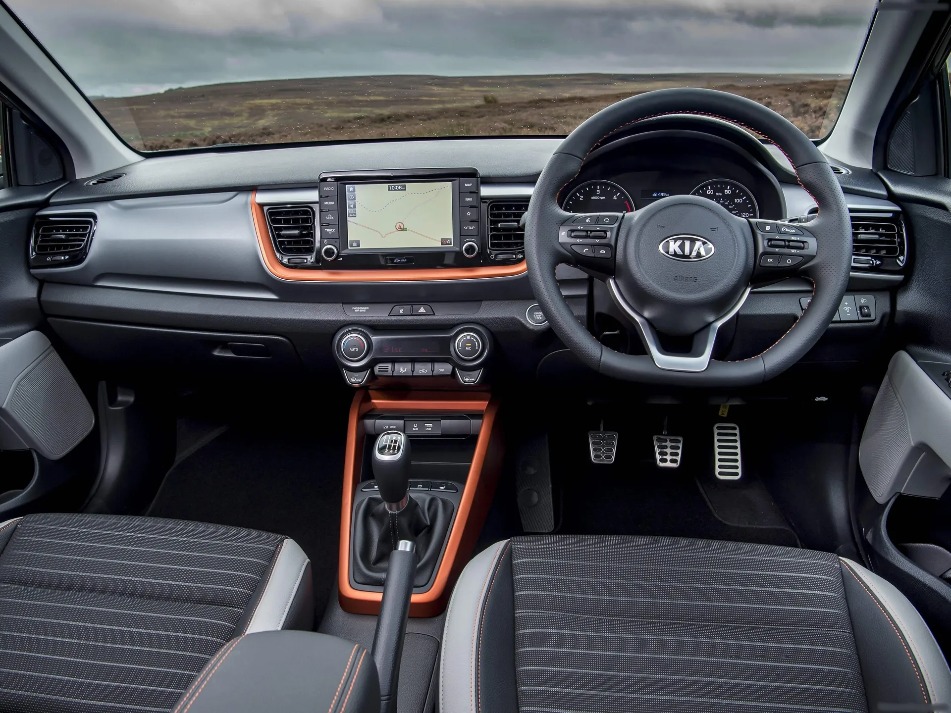 Kia Stonic [UK] (2018) – interiér