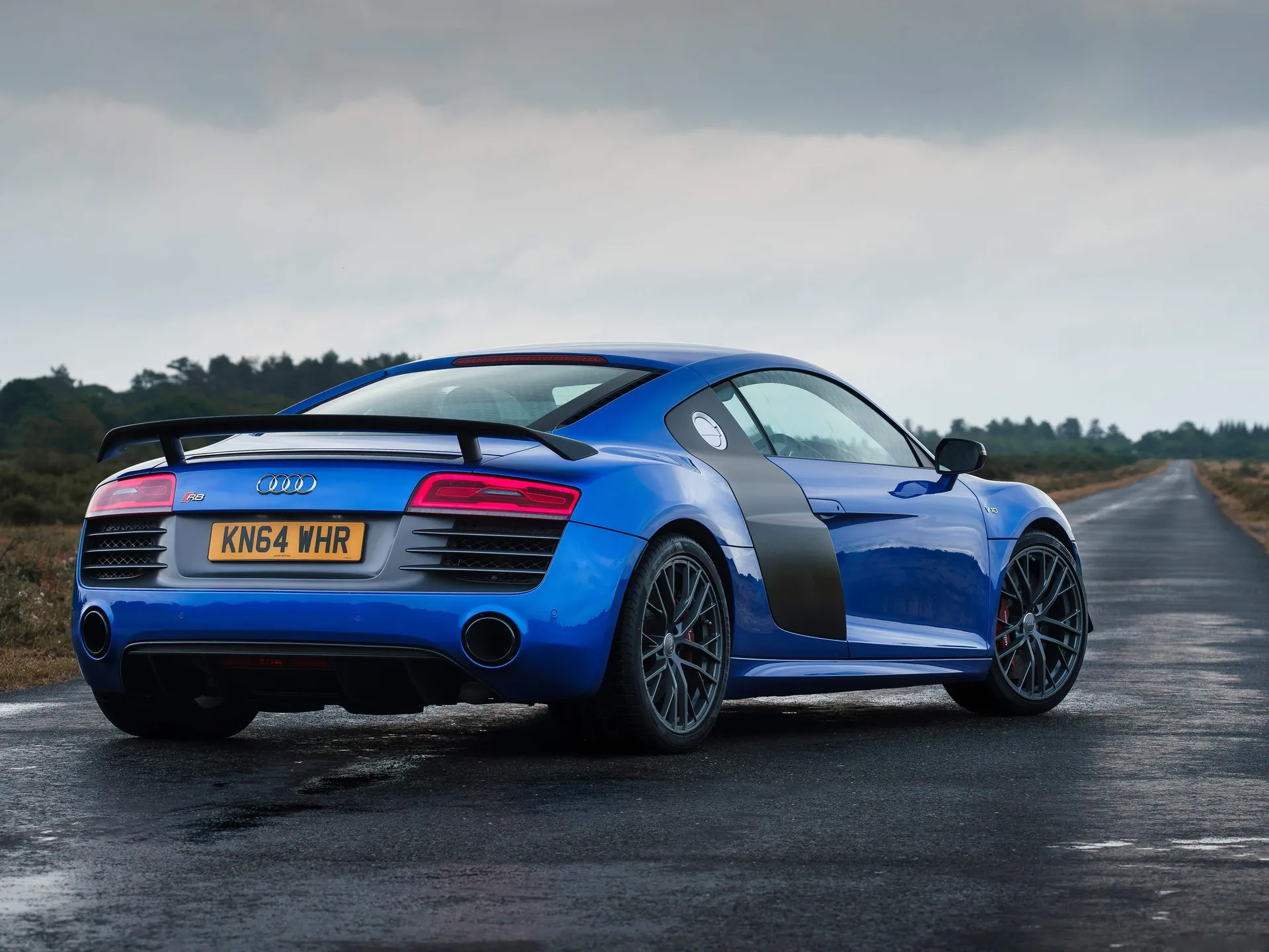 Audi R8 LMX [UK] (2015) – zadní tříčtvrteční pohled