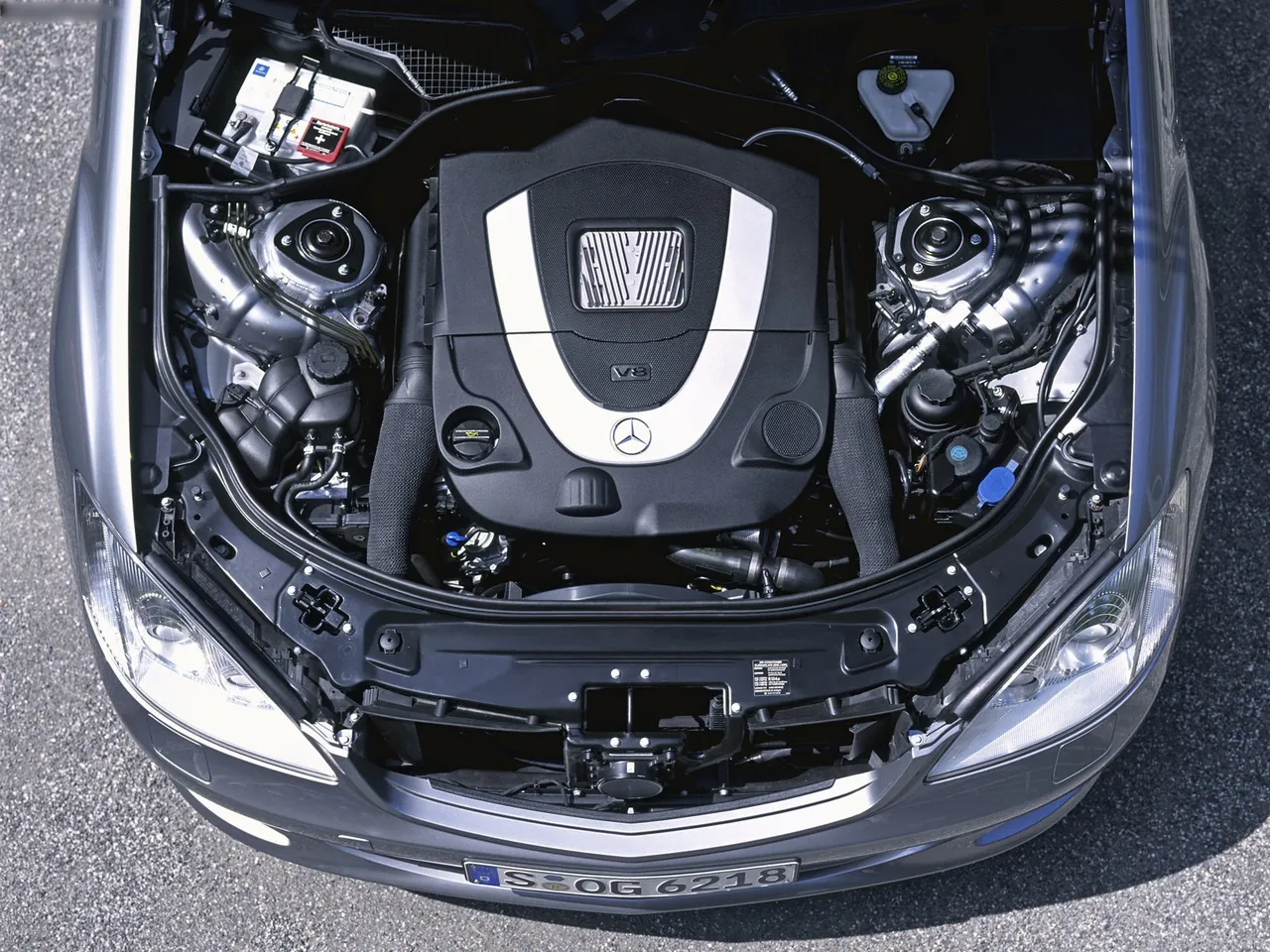 Mercedes-Benz S-Class (2006) - Engine Bay