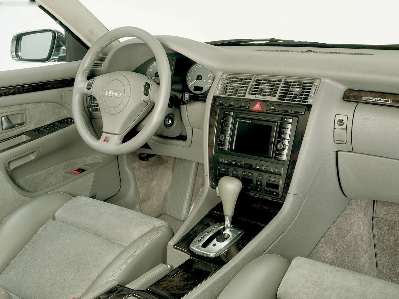 Audi S8 (1999) – interiér