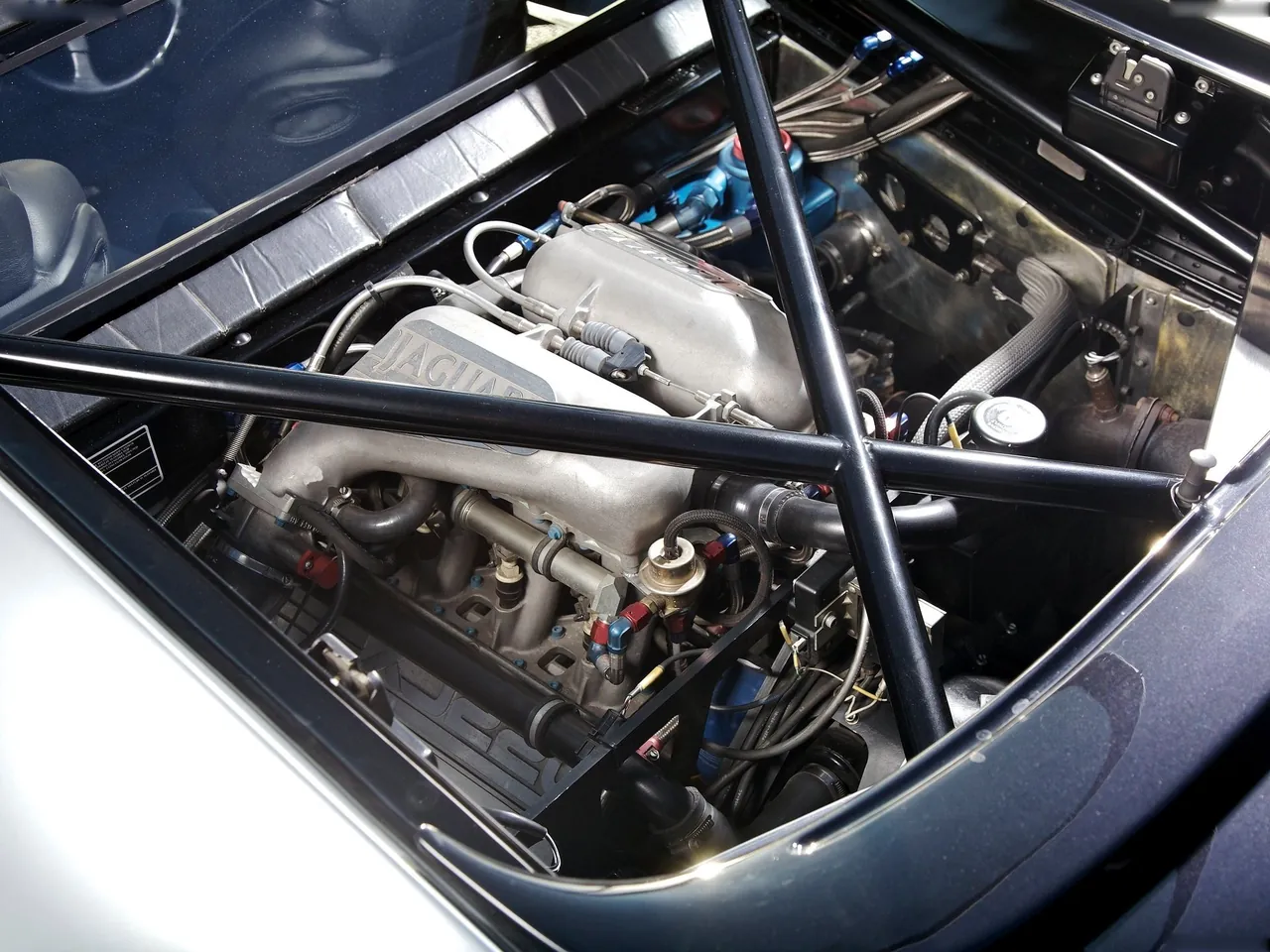 Jaguar XJ220 (1992) – motor