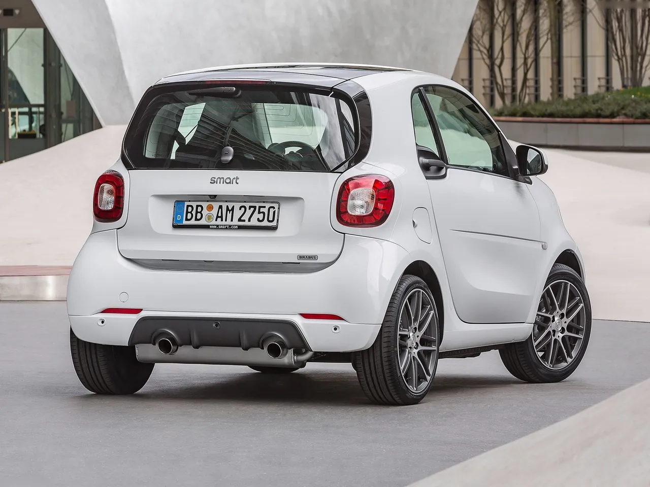 Brabus Smart fortwo (2017) – zadní tříčtvrteční pohled