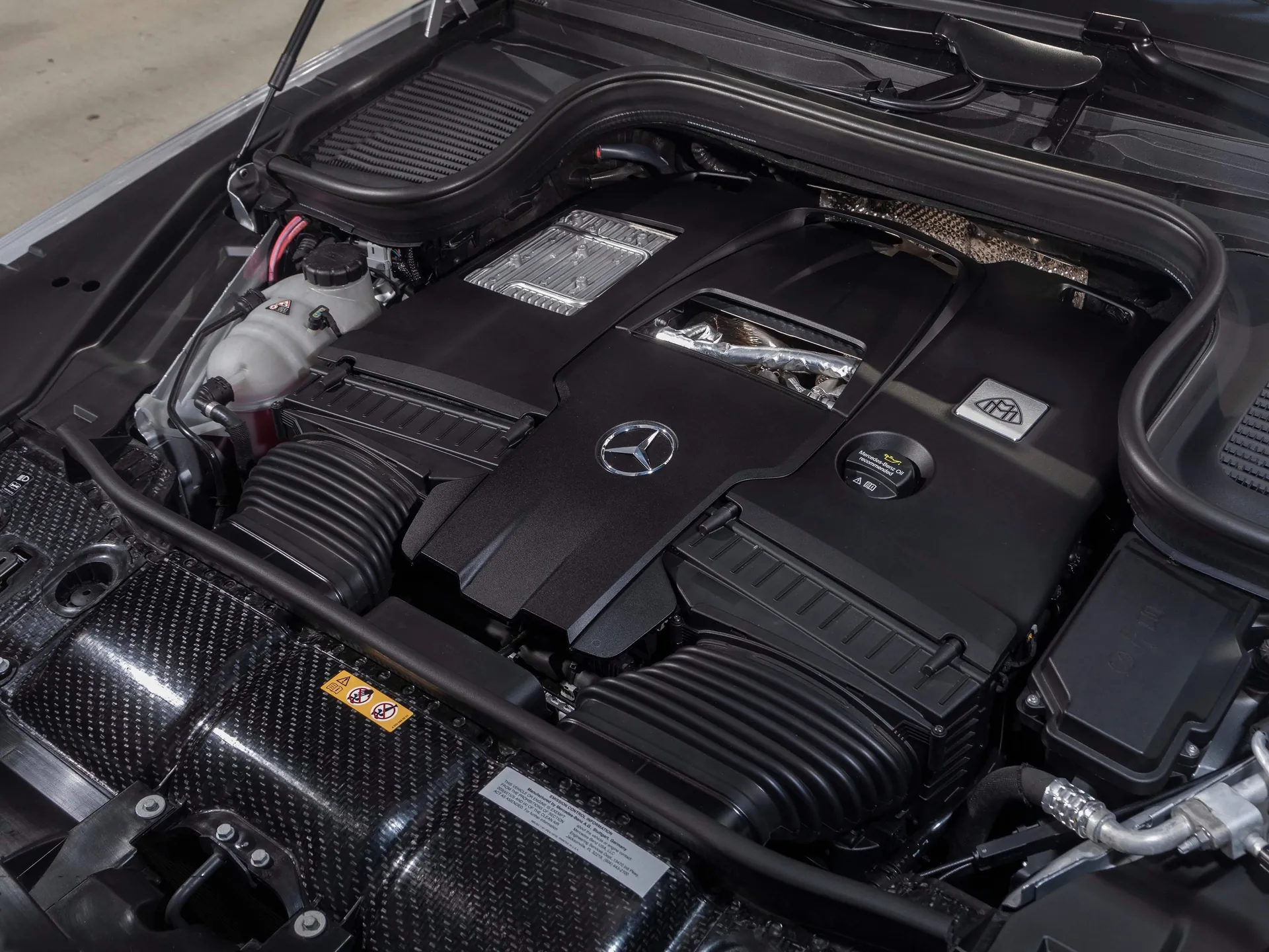 Mercedes-Benz GLS 600 Maybach (2021) – motorový prostor