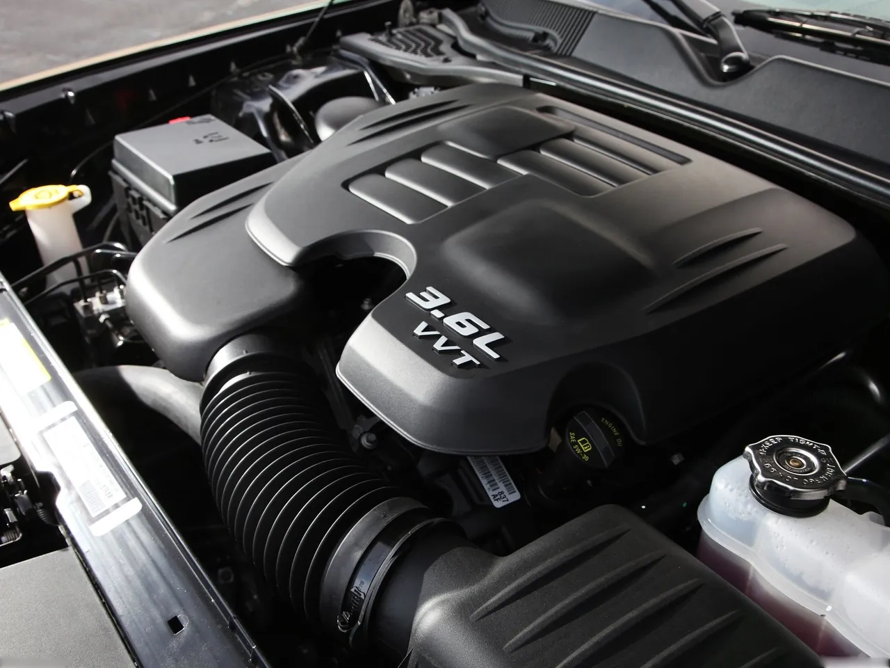 Dodge Challenger Rallye Redline (2012) – motorový prostor