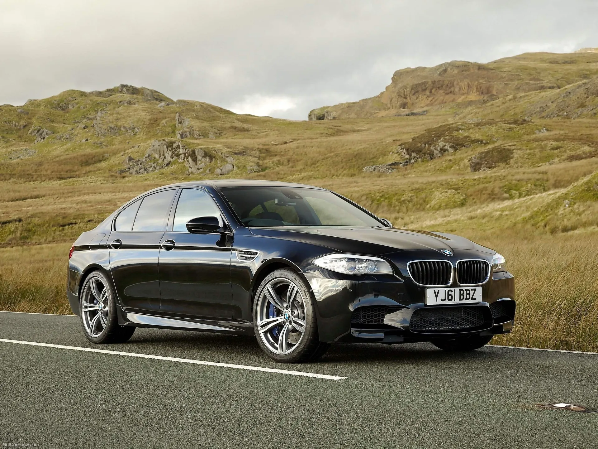BMW M5 [UK] (2012)