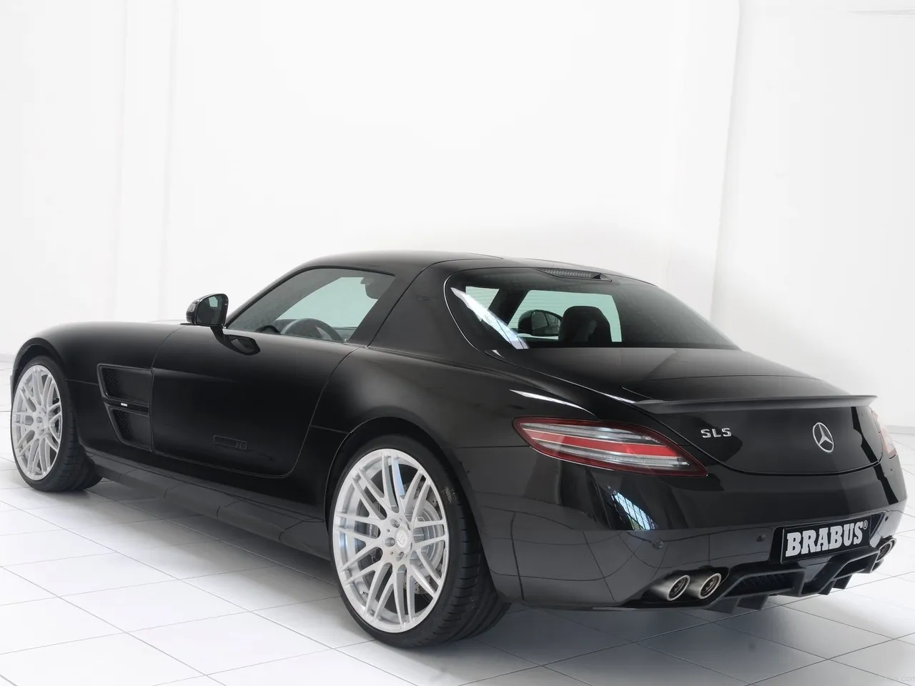 Brabus Mercedes-Benz SLS AMG (2011) – zadní tříčtvrteční pohled