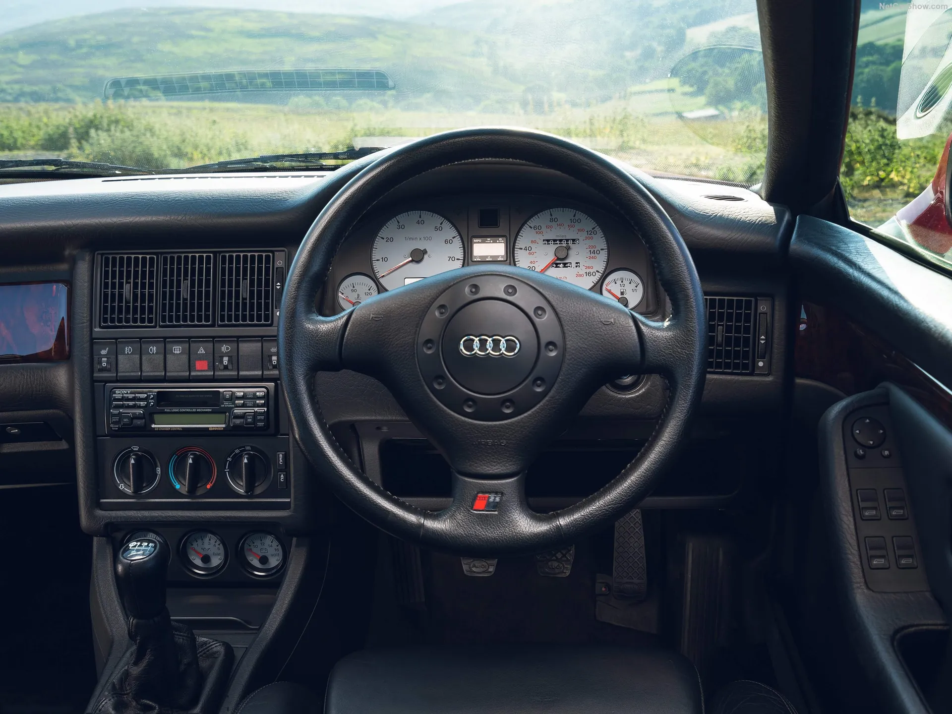 Audi S2 Coupe (1996) – interiér