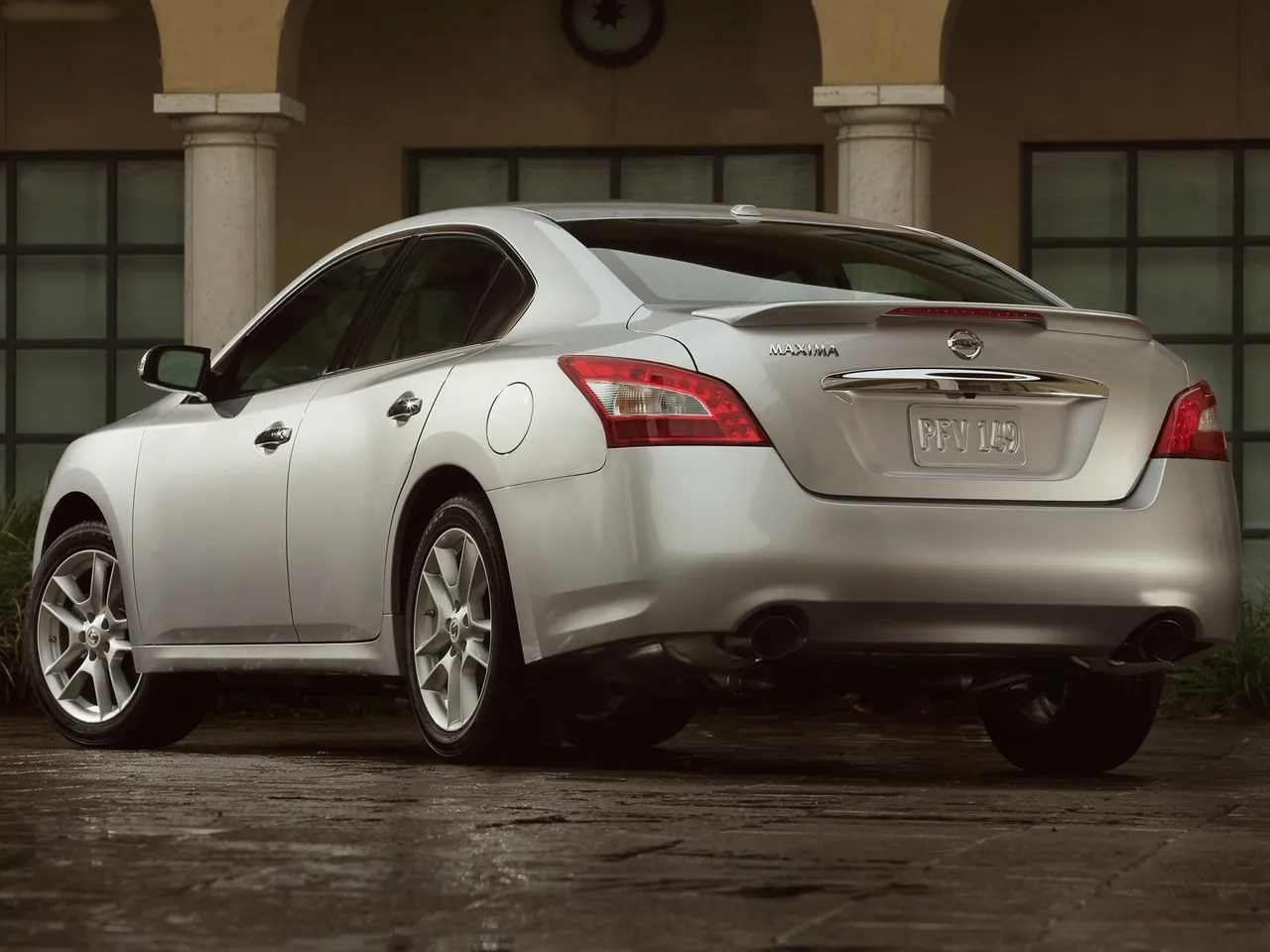 Nissan Maxima (2009) – zadní tříčtvrteční pohled