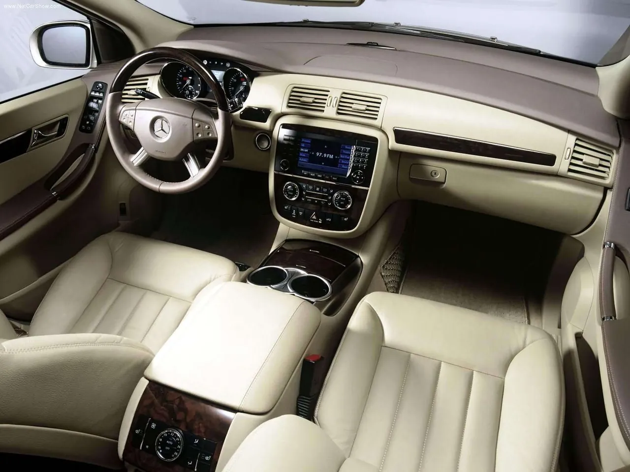 Mercedes-Benz R500 (2006) - Interior