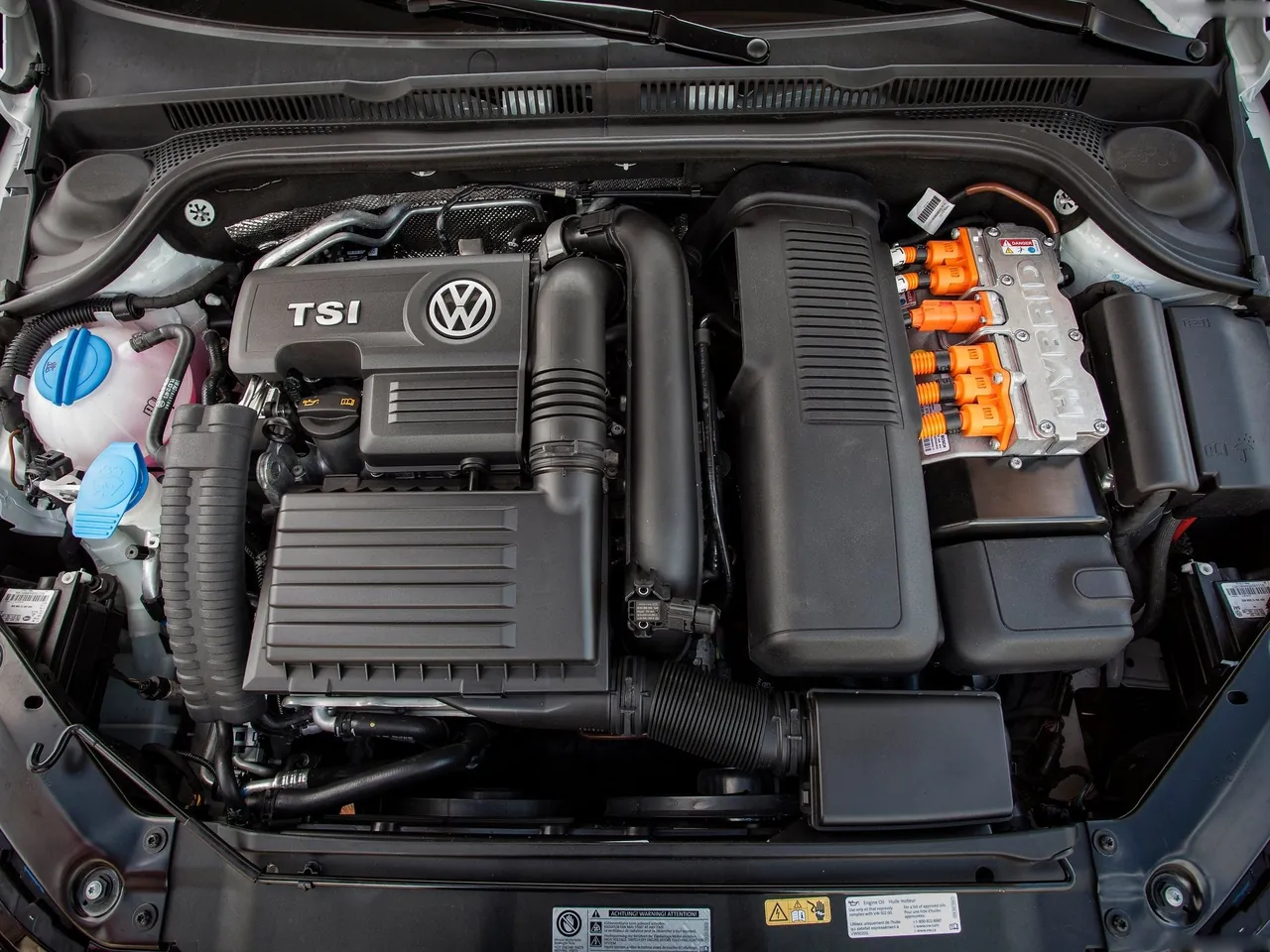 Volkswagen Jetta Hybrid (2013) - Engine Bay