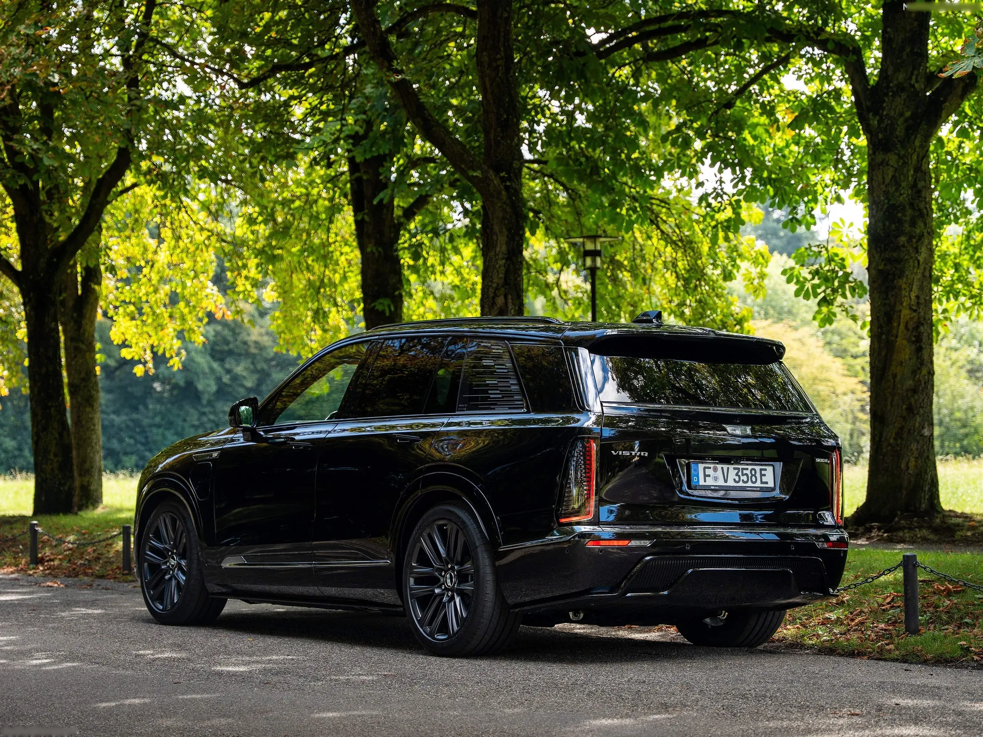 Cadillac Vistiq (2026) – zadní tříčtvrteční pohled