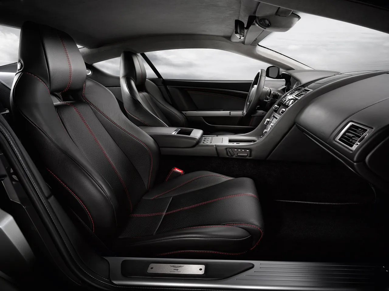 Aston Martin DB9 (2009) – interiér