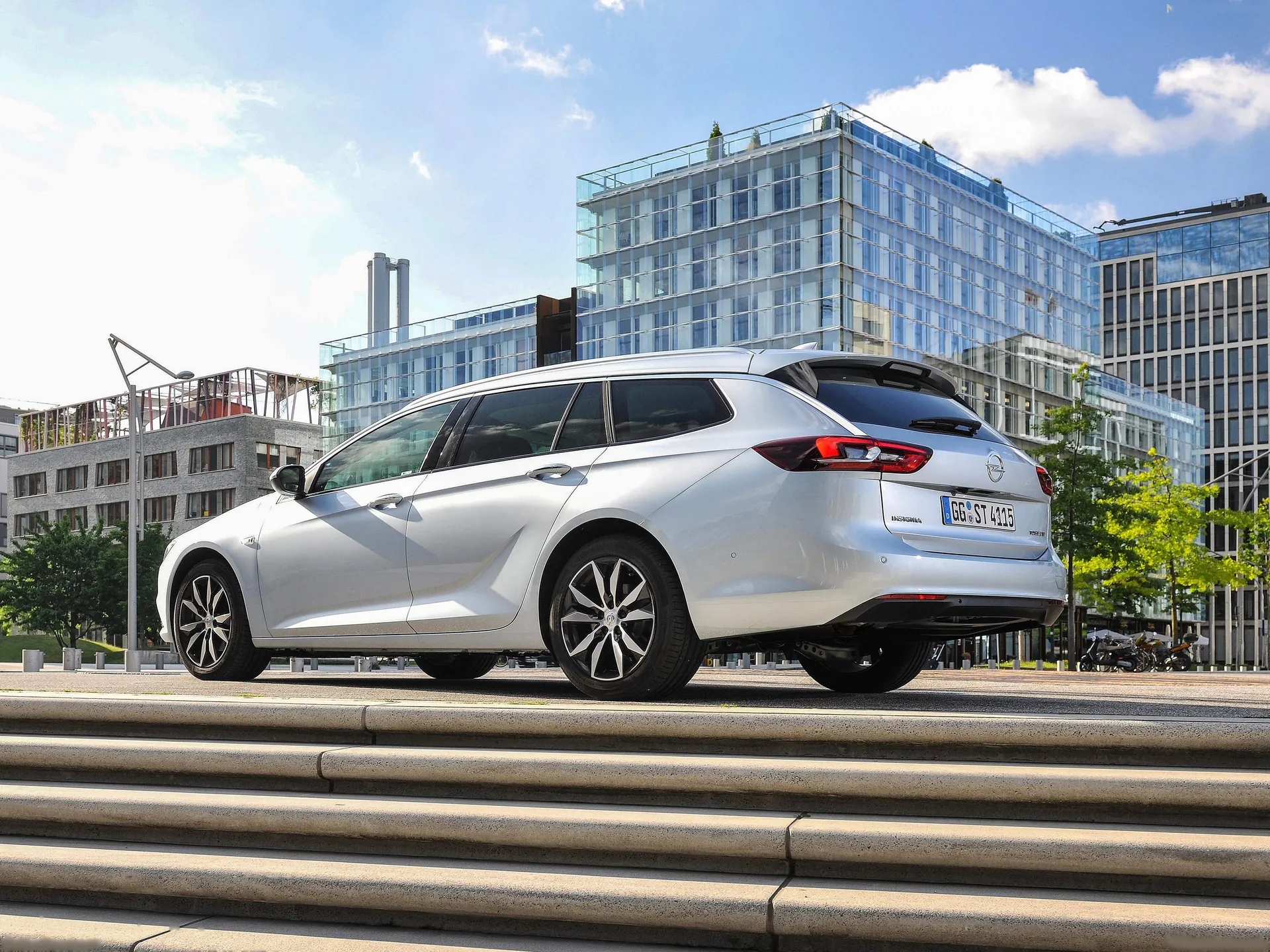 Opel Insignia Sports Tourer (2018) – zadní tříčtvrteční pohled