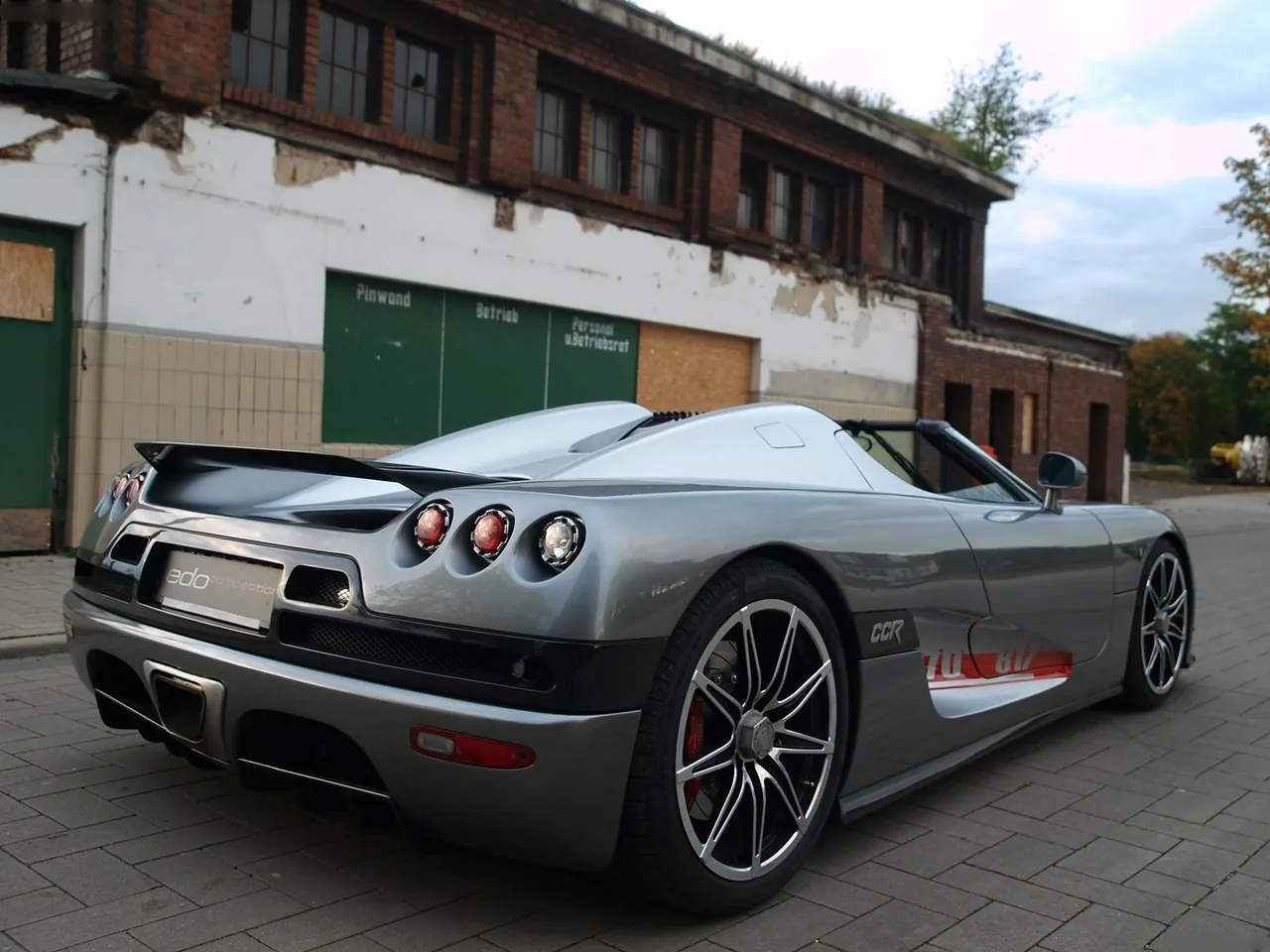 Edo Koenigsegg CCR (2011) – zadní tříčtvrteční pohled